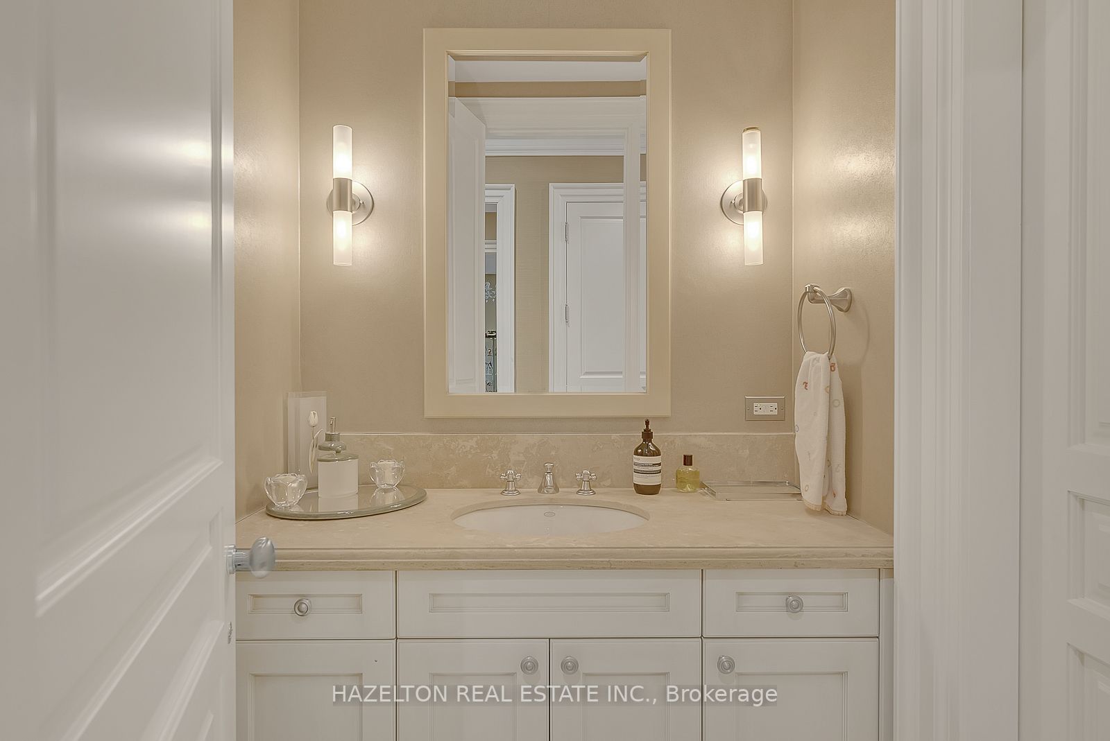 118 Yorkville Ave 1 Property Photo 27