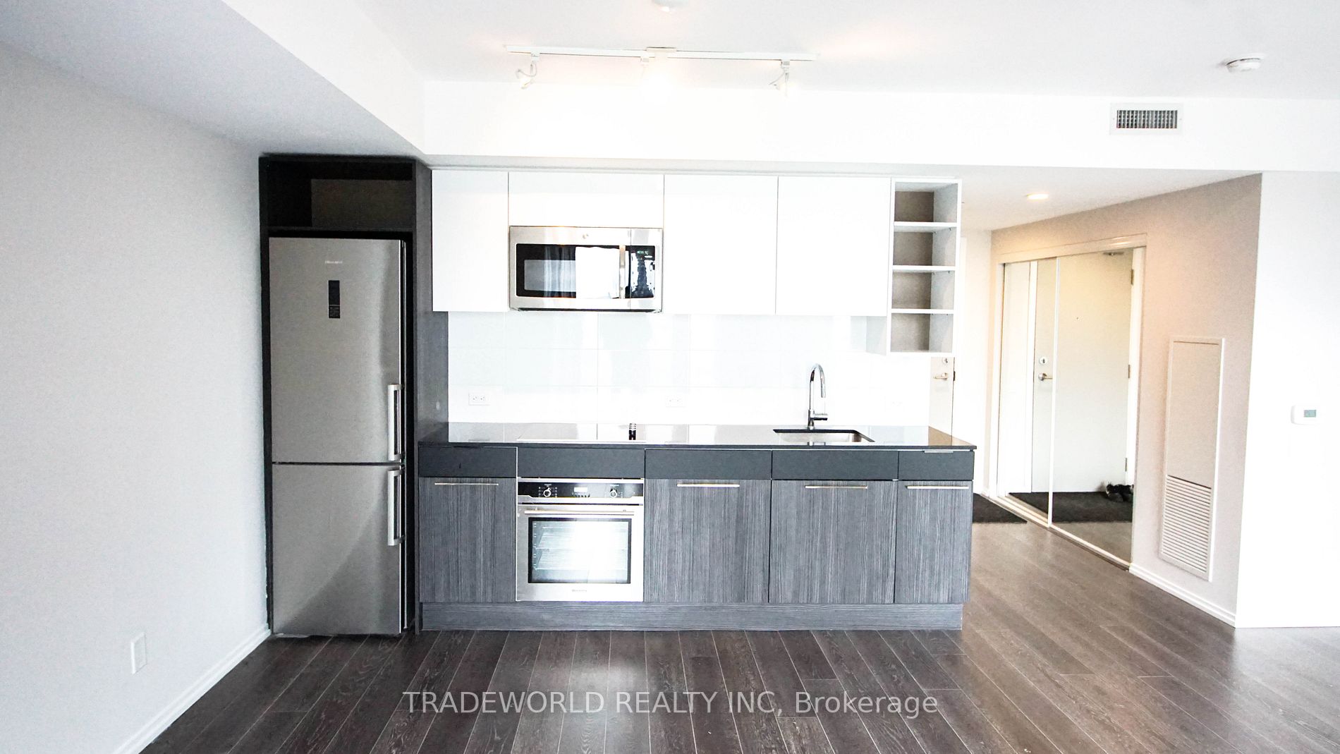68 Shuter St 3 Property Photo 4