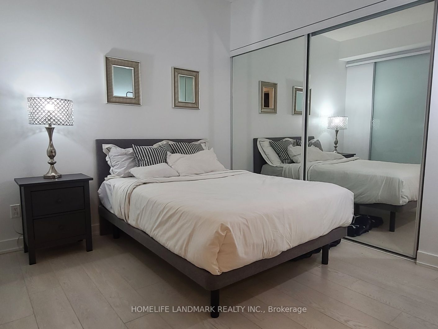 20 Bruyeres Mews 2001 Property Photo 2