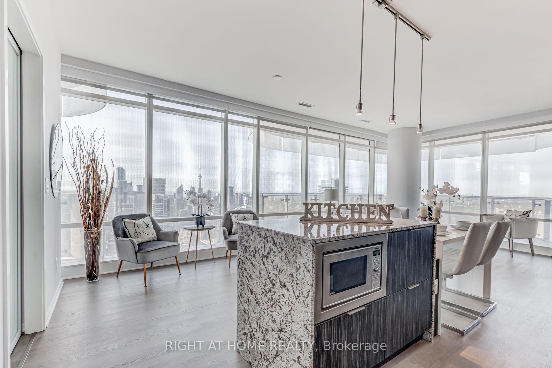 1 Bloor St E 06 Property Photo 3
