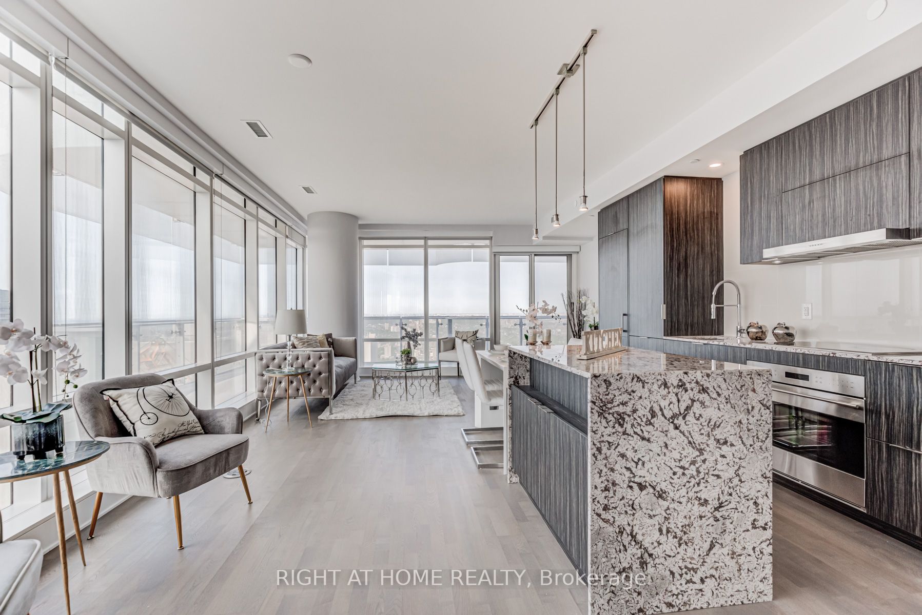 1 Bloor St E 06 Property Photo 6