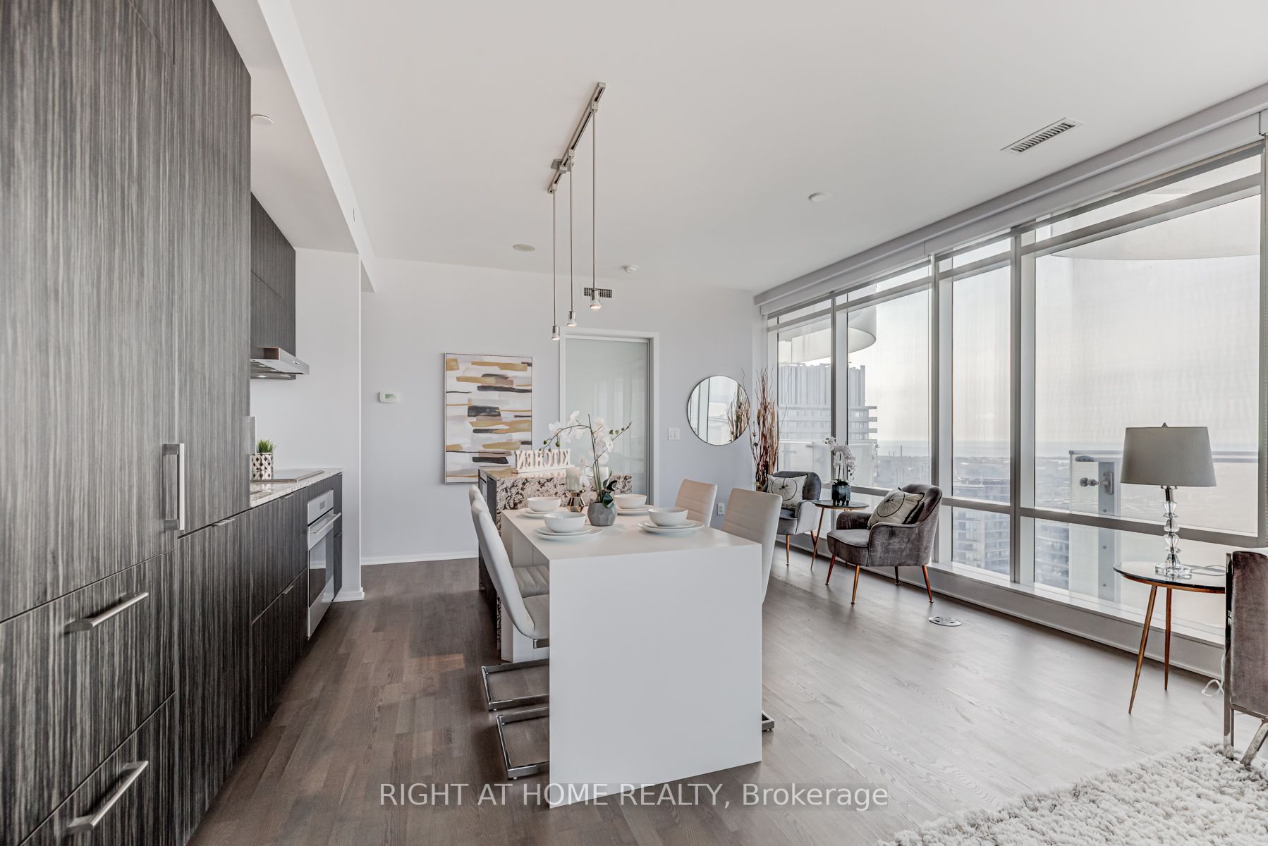 1 Bloor St E 06 Property Photo 8