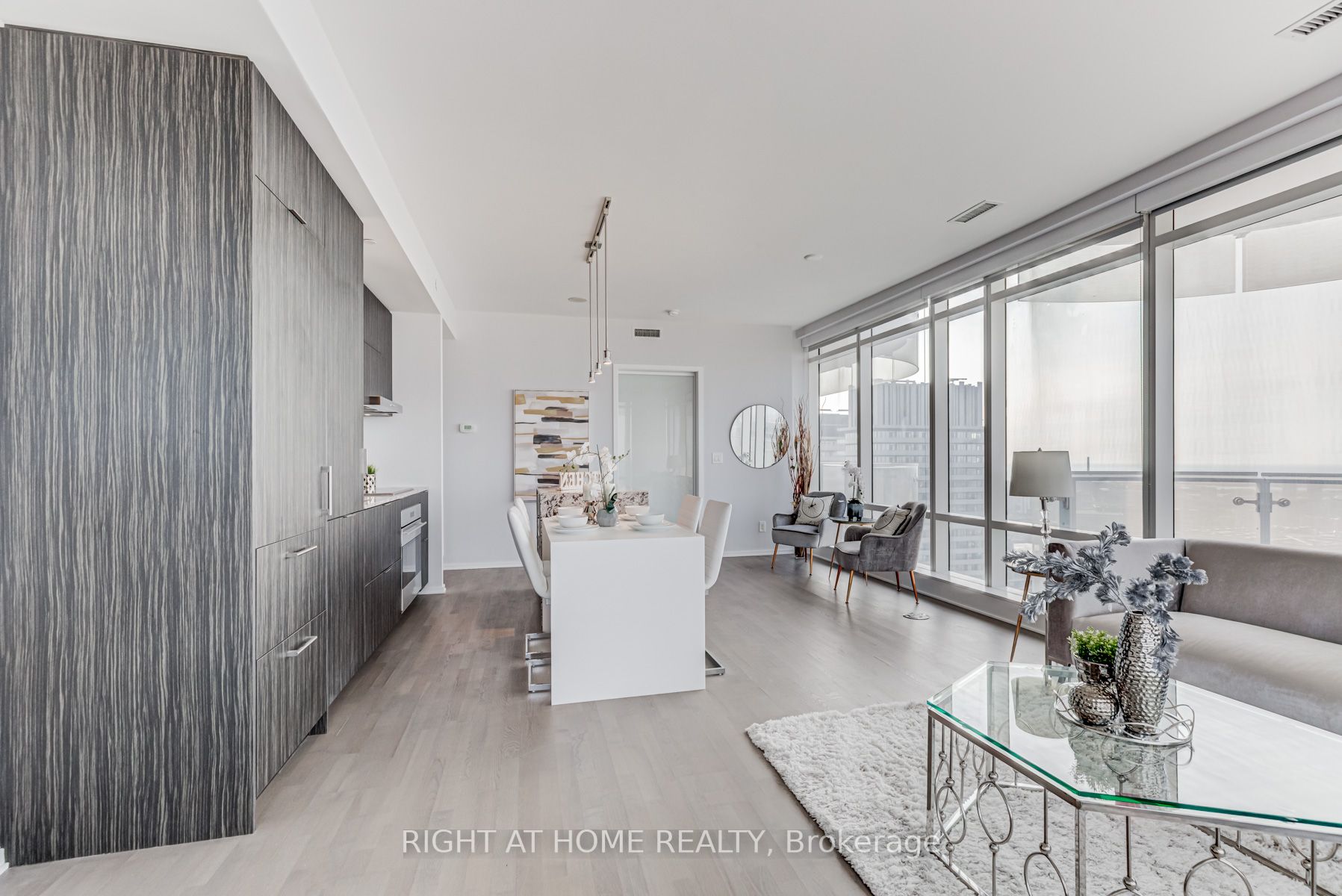 1 Bloor St E 06 Property Photo 13