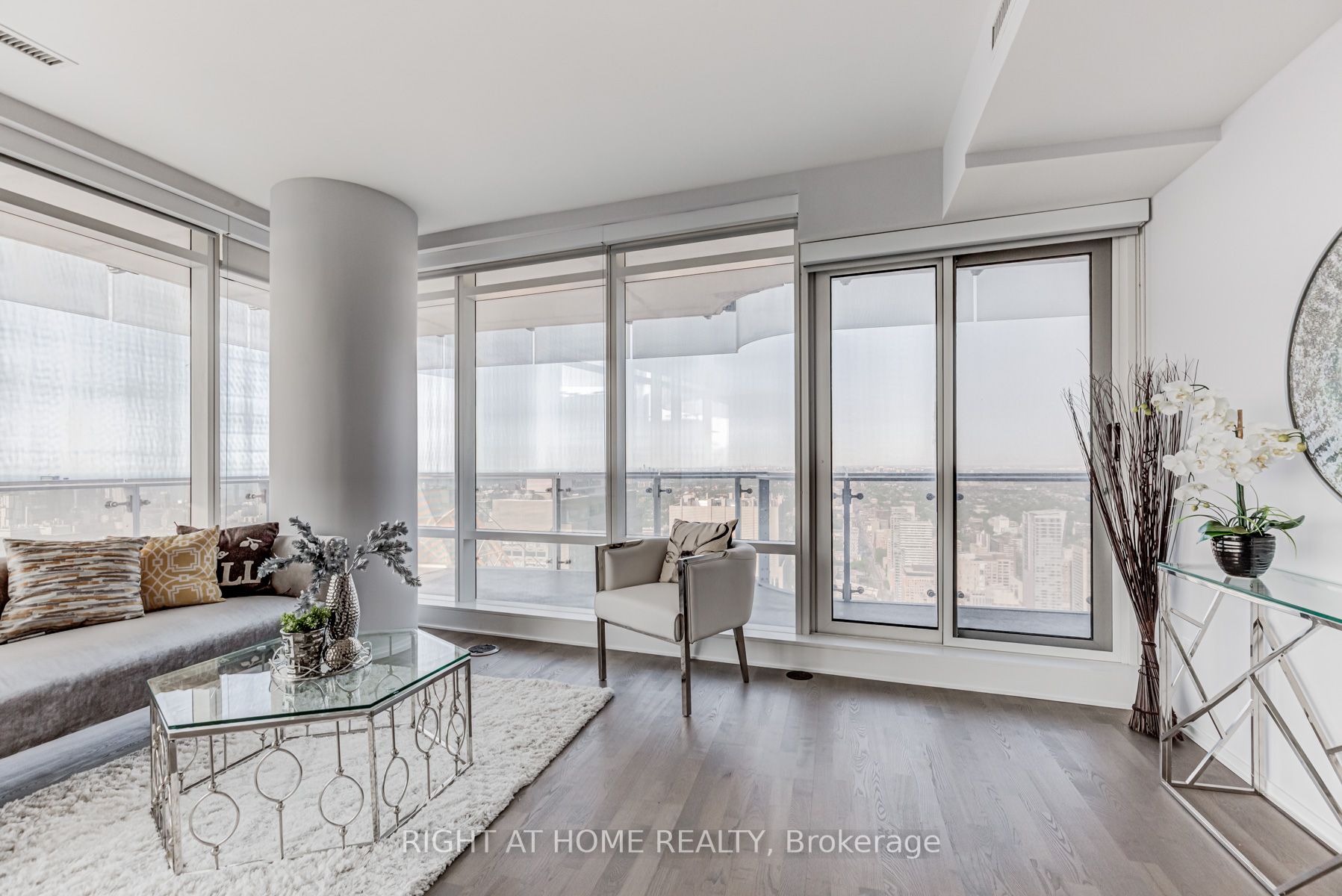 1 Bloor St E 06 Property Photo 16