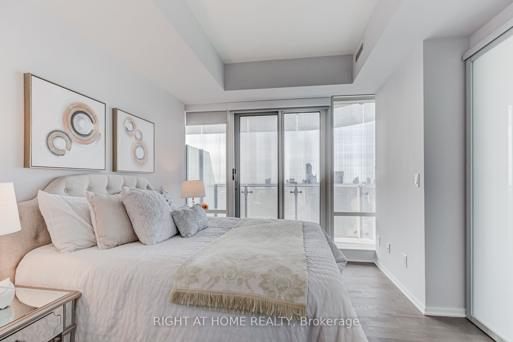 1 Bloor St E 06 Property Photo 20