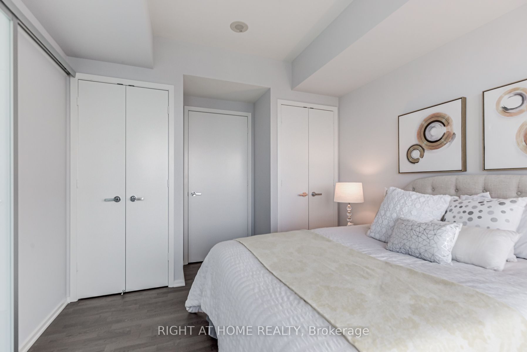 1 Bloor St E 06 Property Photo 21