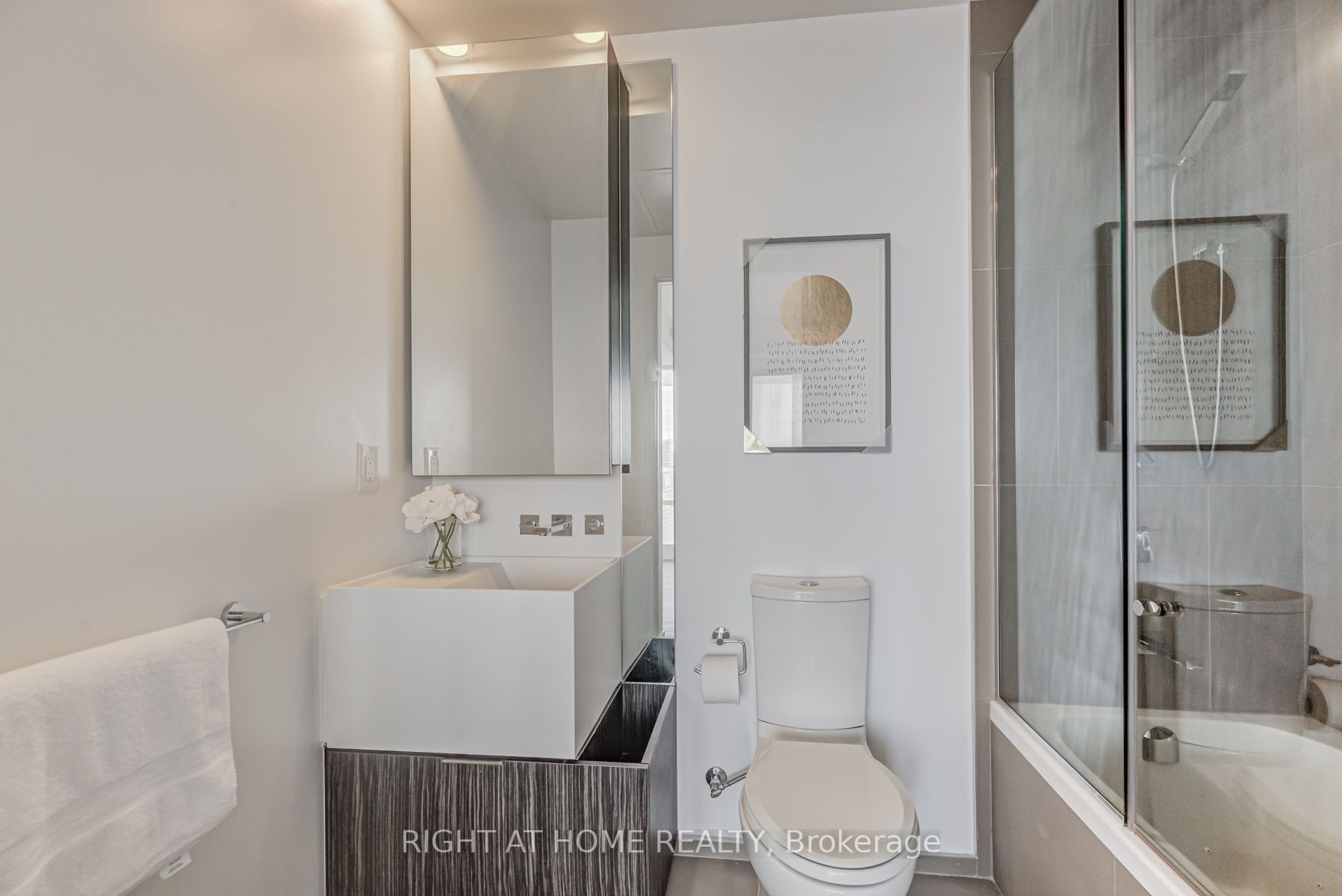 1 Bloor St E 06 Property Photo 22