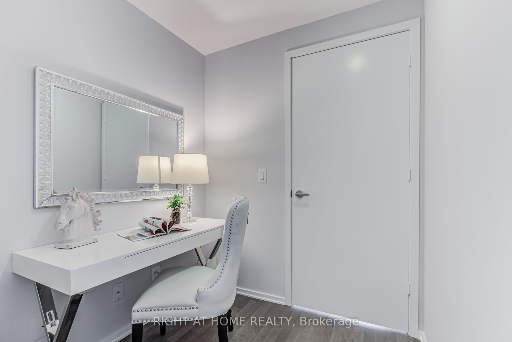 1 Bloor St E 06 Property Photo 27