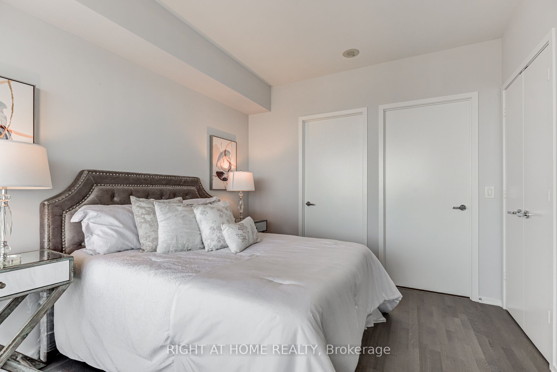 1 Bloor St E 06 Property Photo 30