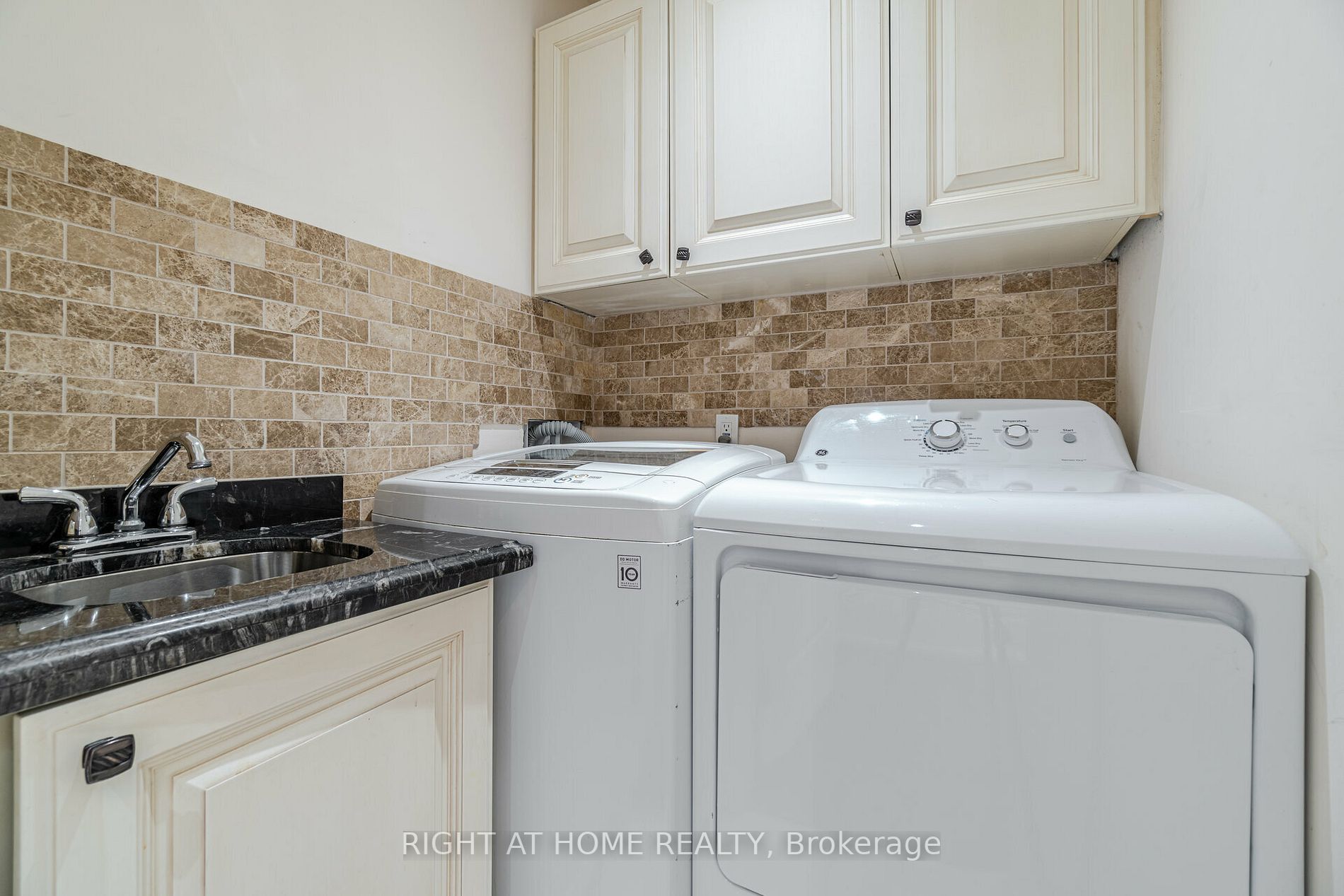 12 Walder Ave Property Photo 28