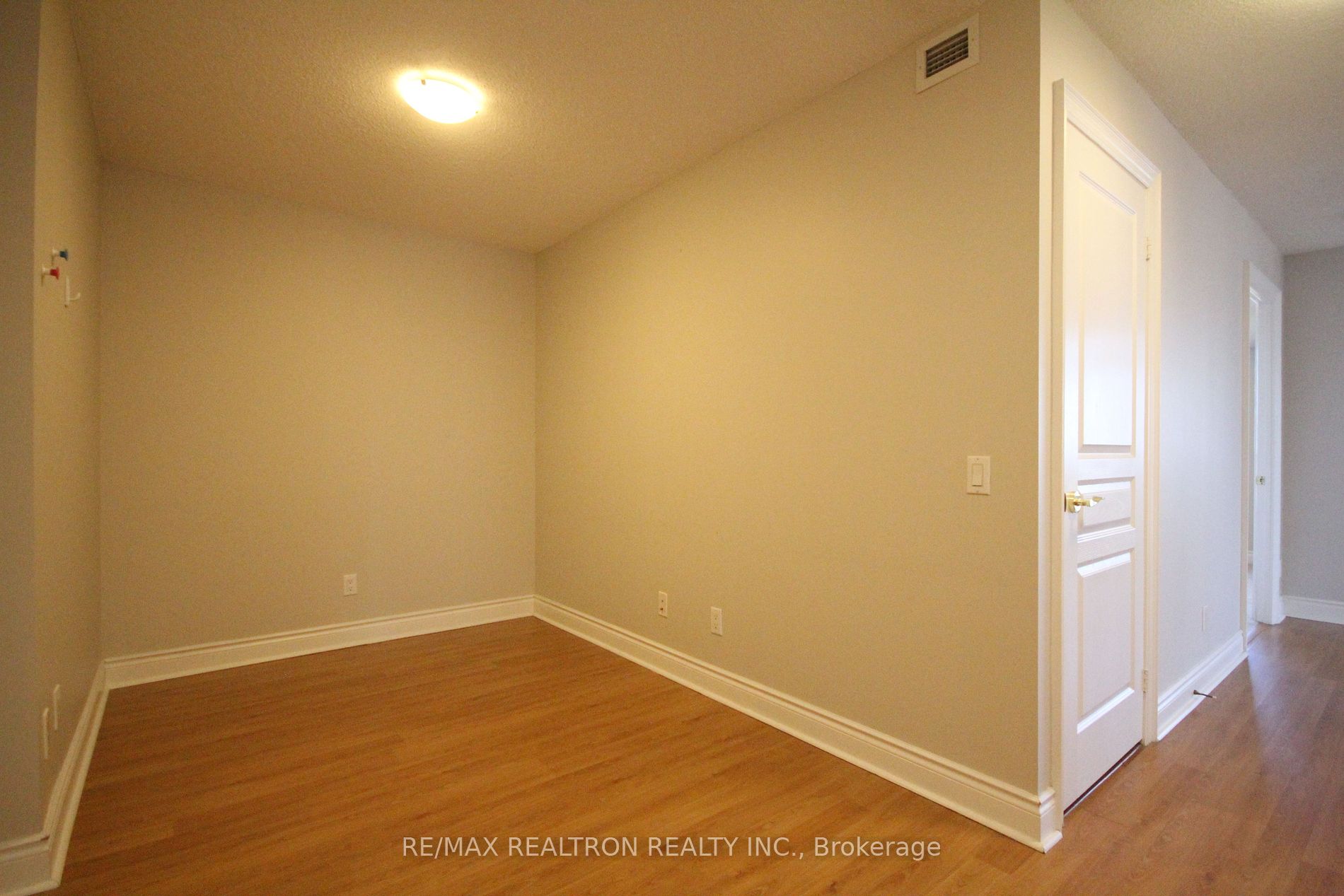 10 Northtown Way 4 Property Photo 5