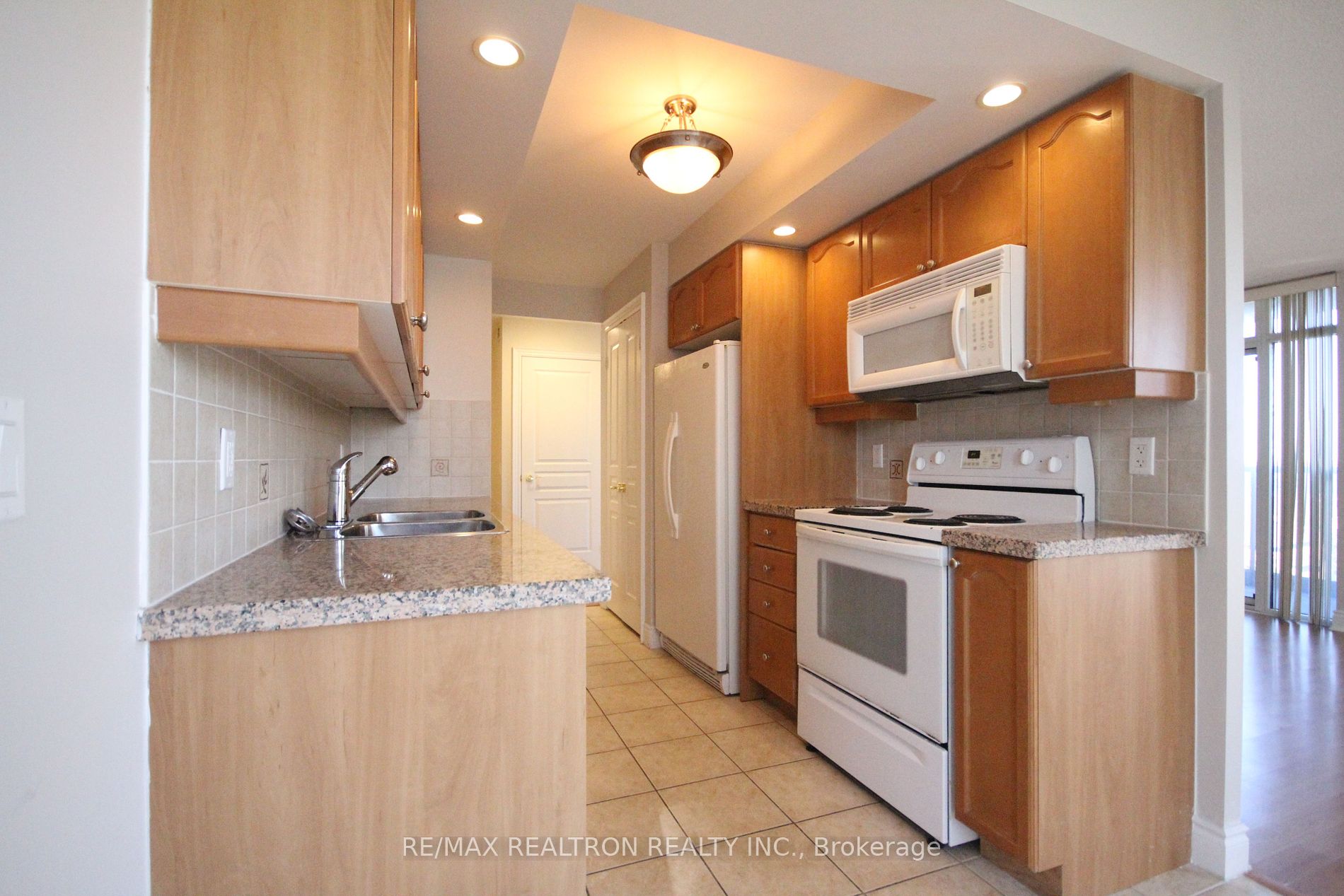 10 Northtown Way 4 Property Photo 9