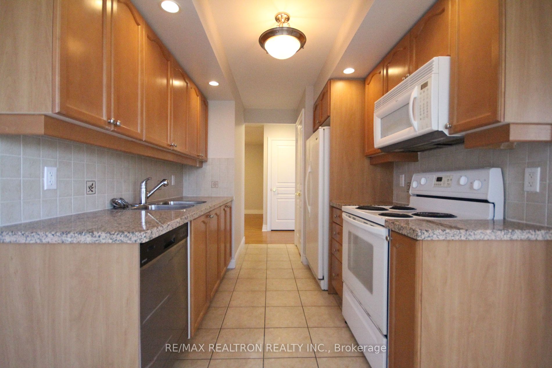 10 Northtown Way 4 Property Photo 10