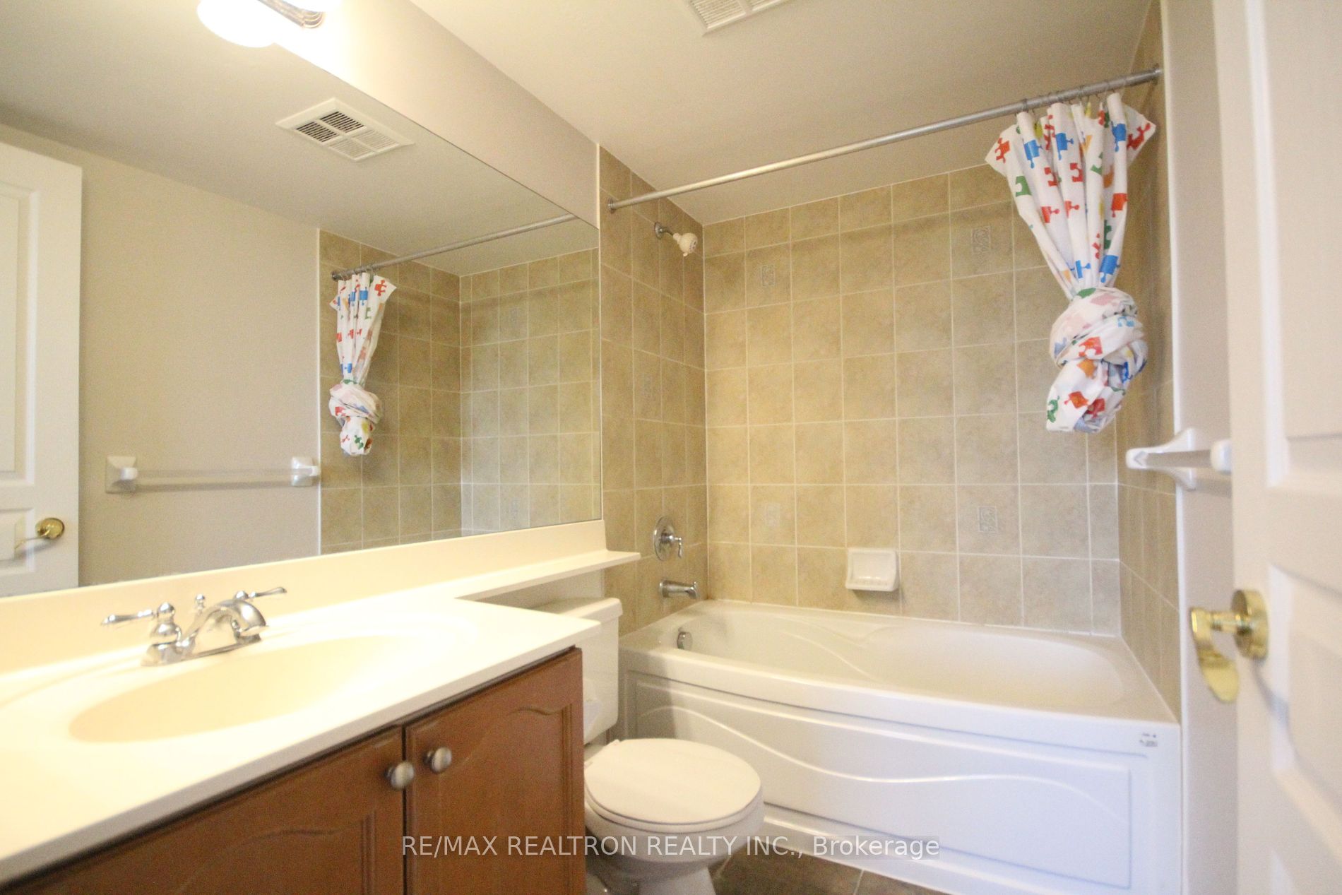 10 Northtown Way 4 Property Photo 13