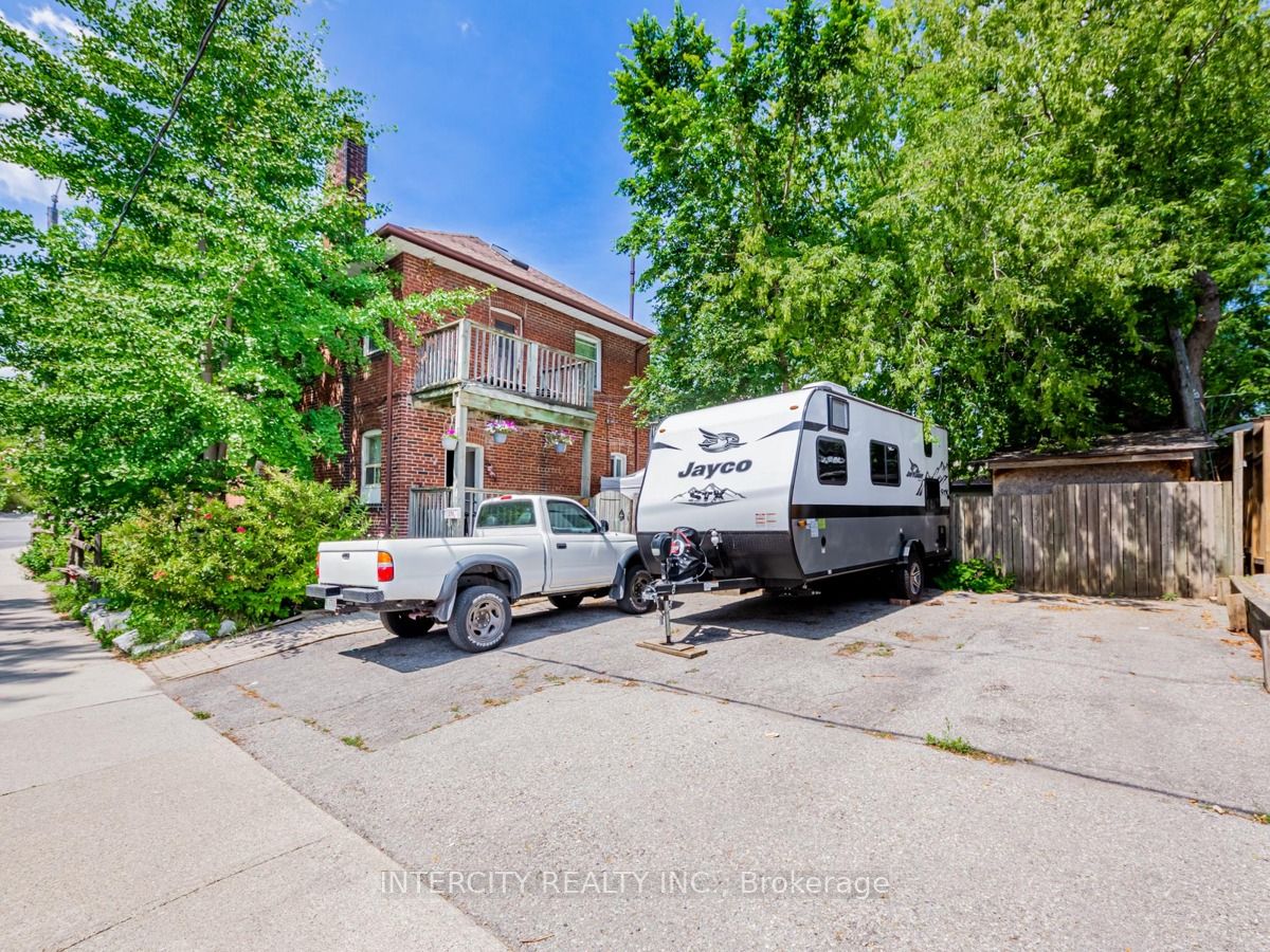 111 Alberta Ave Property Photo 2