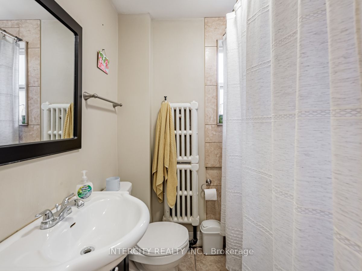 111 Alberta Ave Property Photo 10