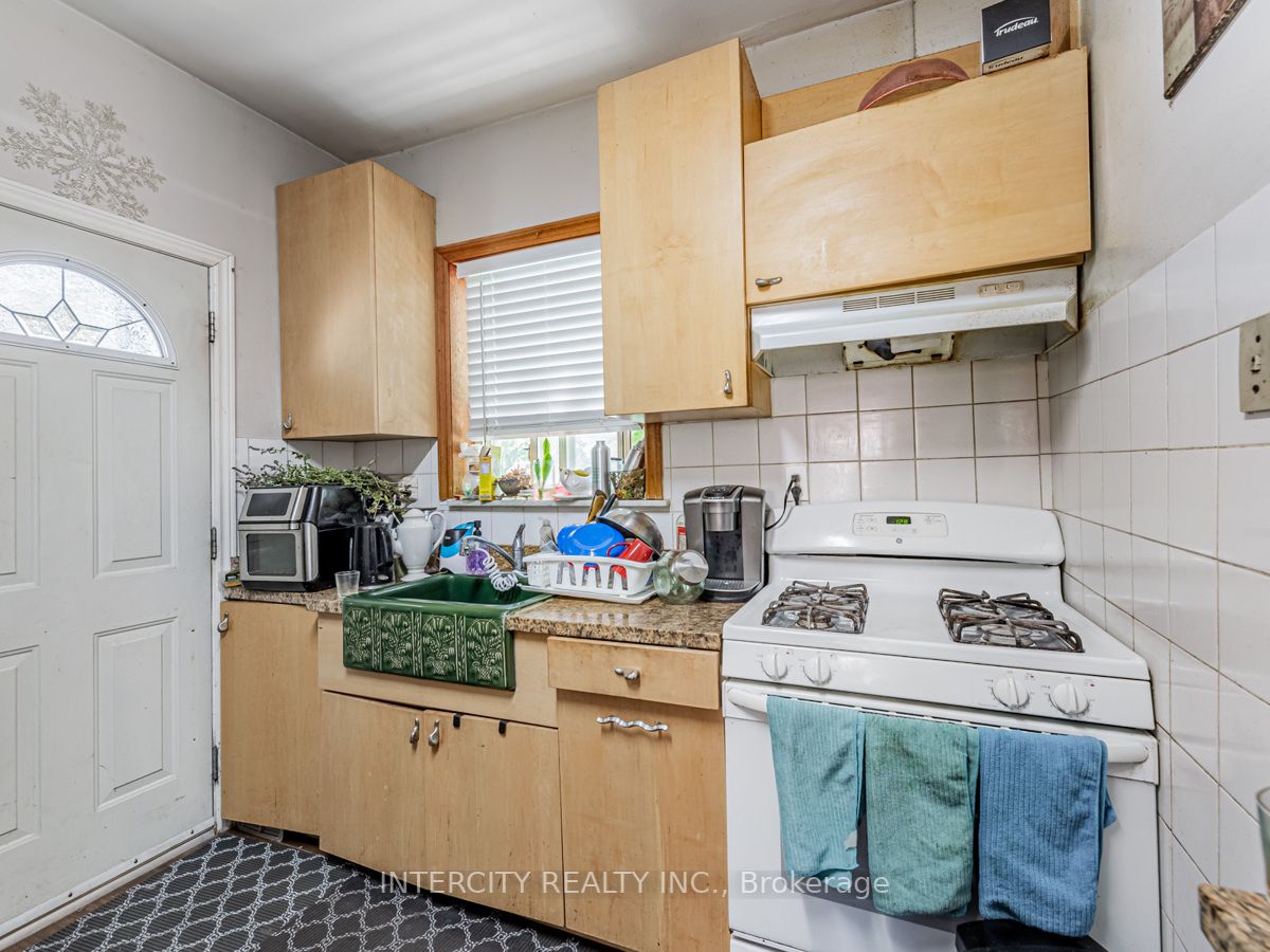 111 Alberta Ave Property Photo 18