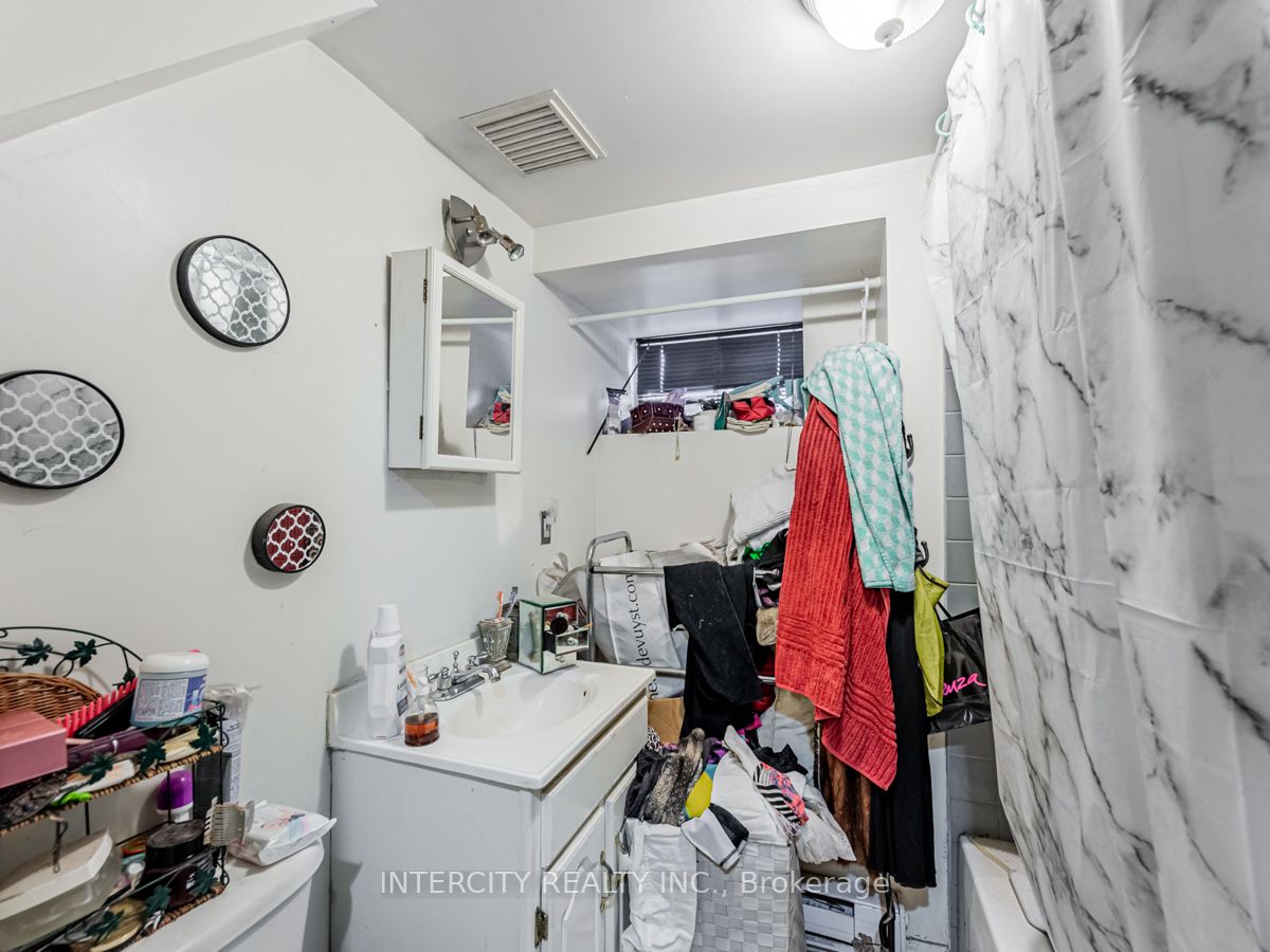 111 Alberta Ave Property Photo 20