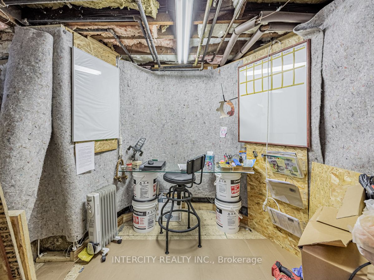 111 Alberta Ave Property Photo 26