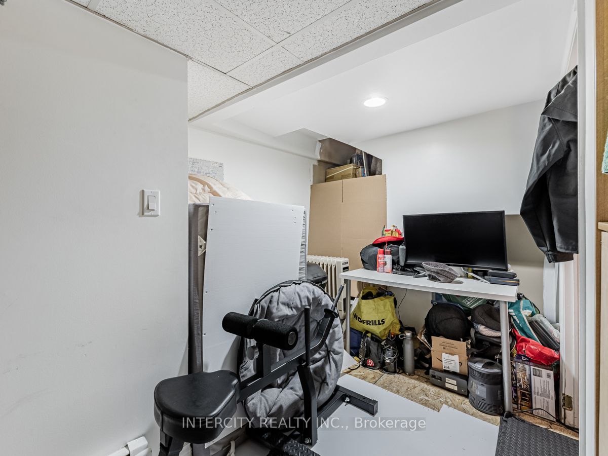 111 Alberta Ave Property Photo 27