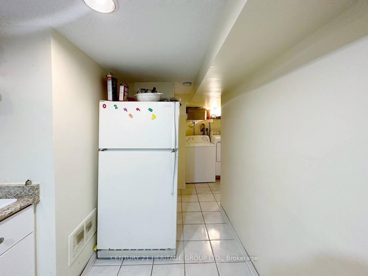 82 Caines Ave Property Photo 5