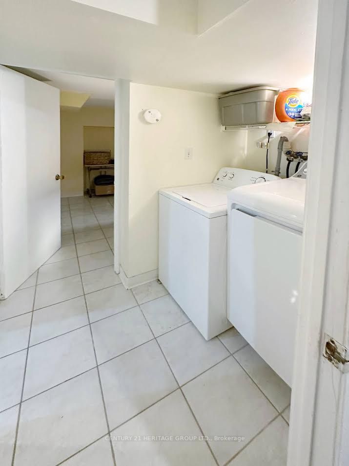 82 Caines Ave Property Photo 6