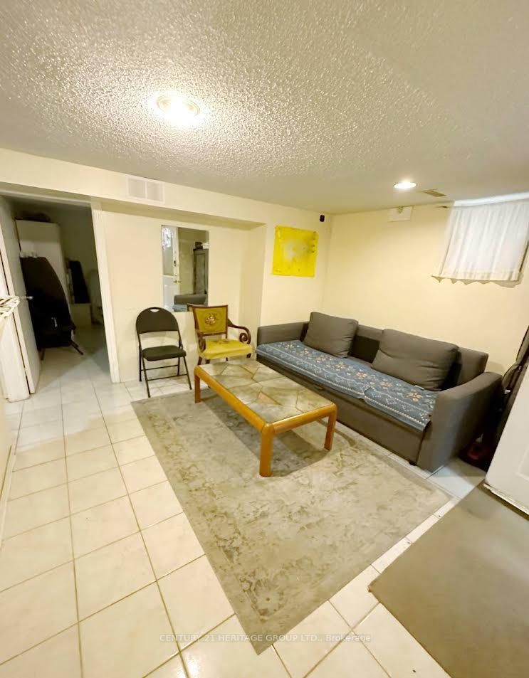 82 Caines Ave Property Photo 7