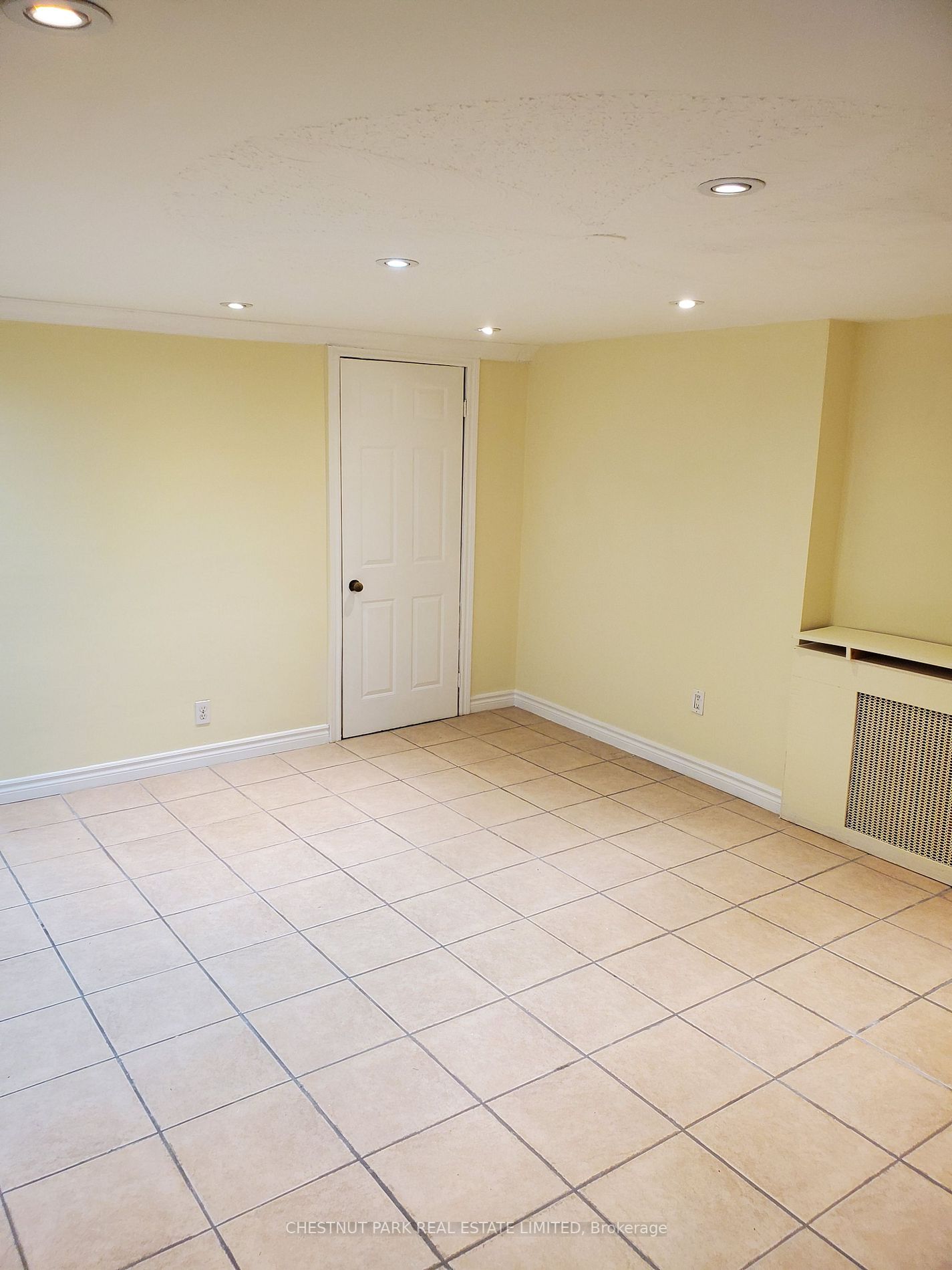 1745 Bathurst St Property Photo 4