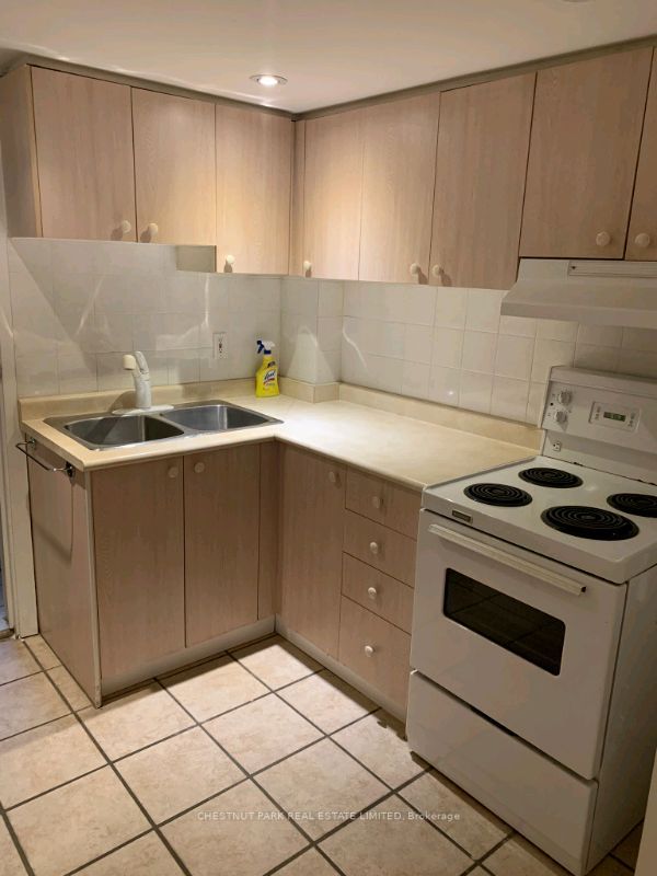 1745 Bathurst St Property Photo 6