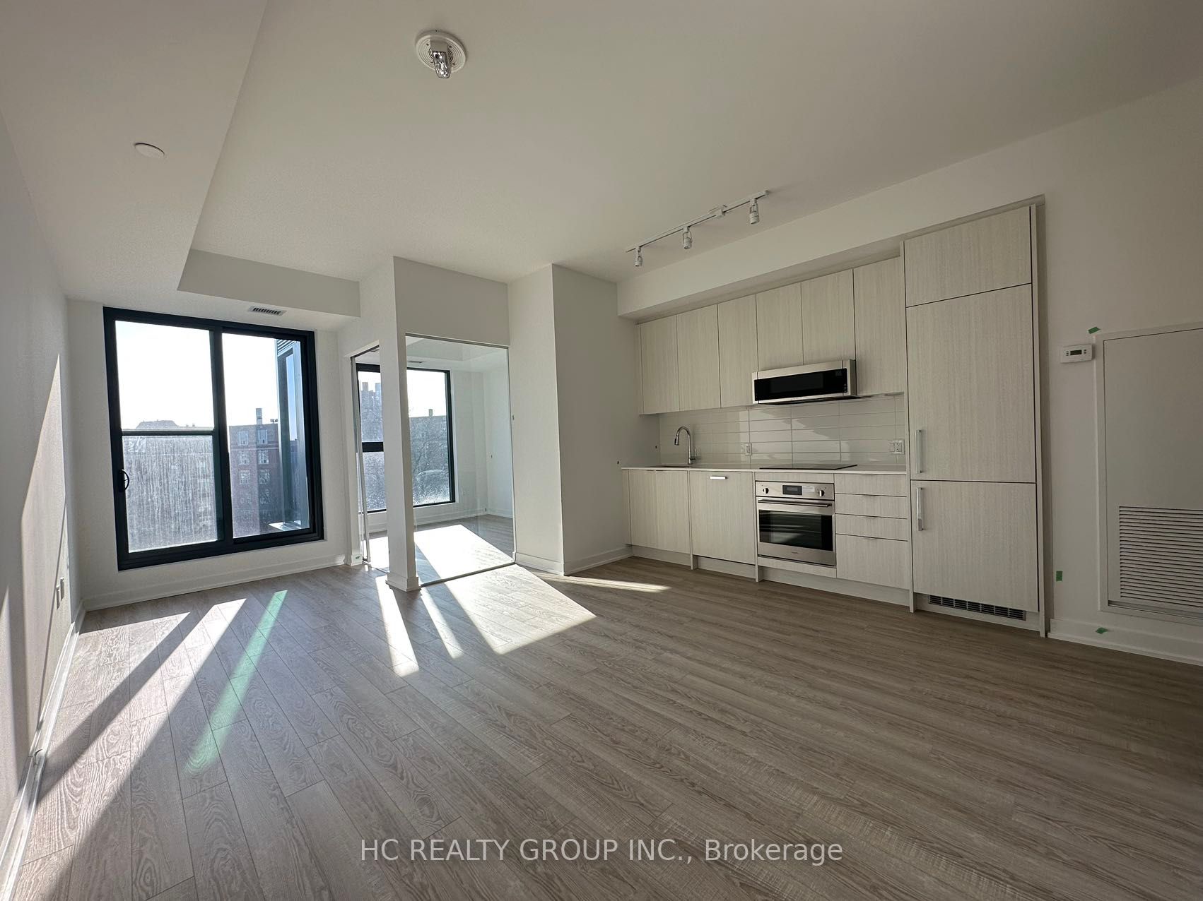 250 Lawrence Ave W 10 Property Photo 3