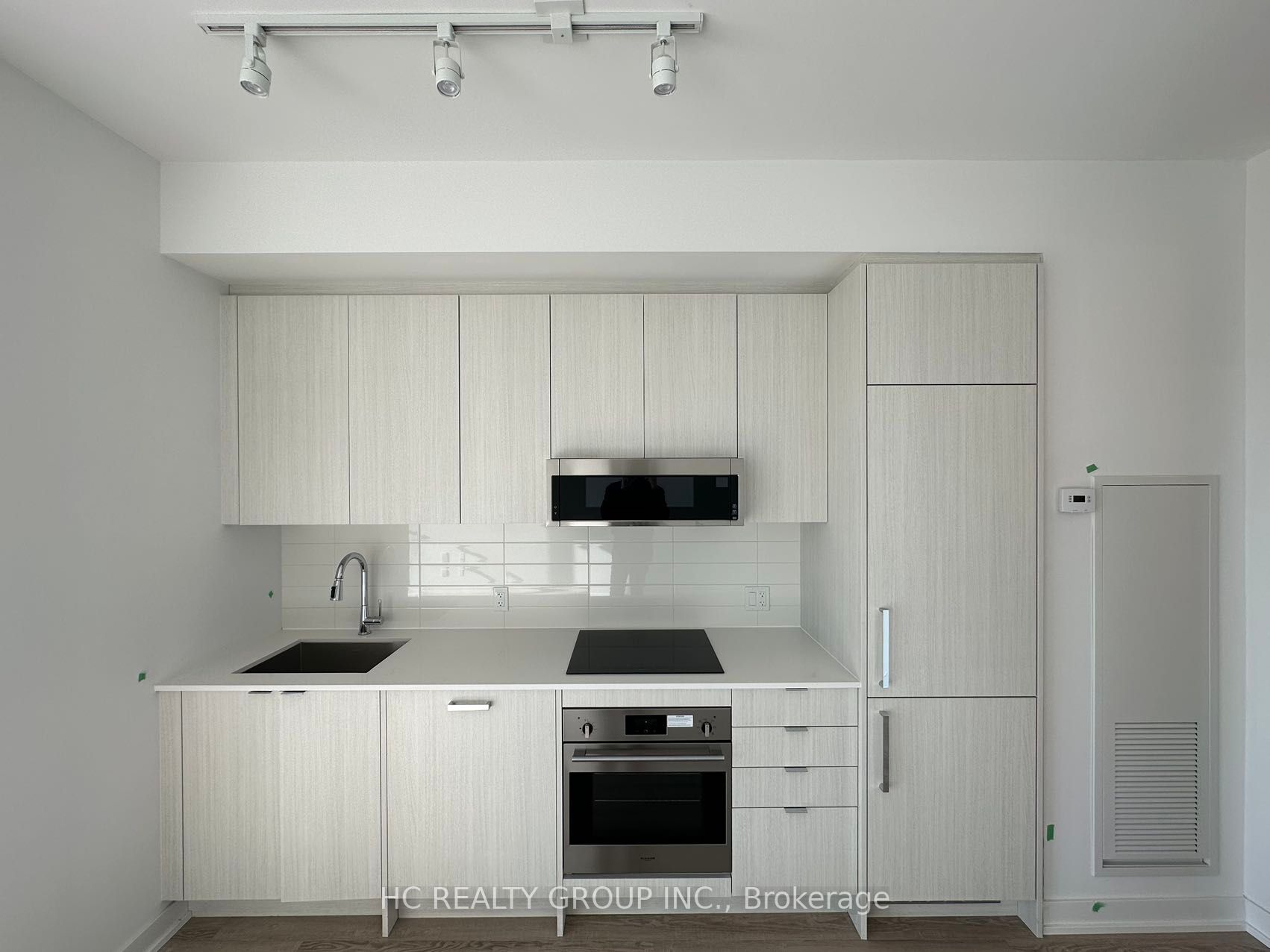 250 Lawrence Ave W 10 Property Photo 4