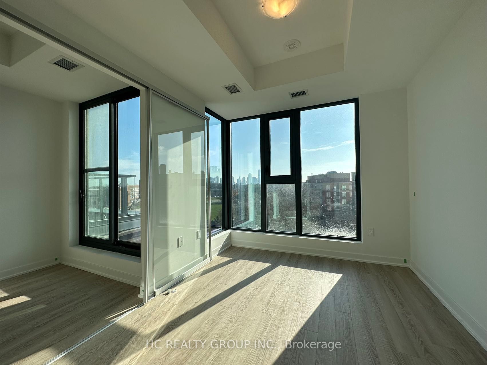 250 Lawrence Ave W 10 Property Photo 6