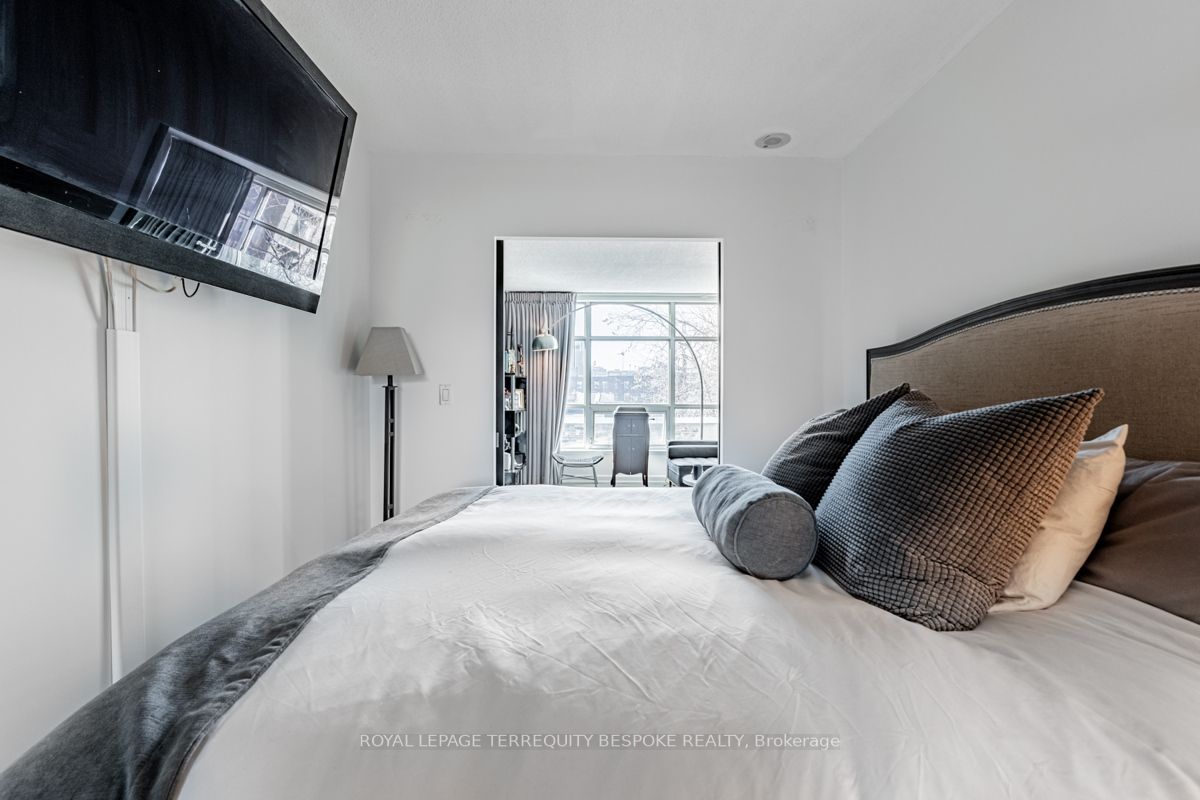 350 Wellington St W 11 Property Photo 16