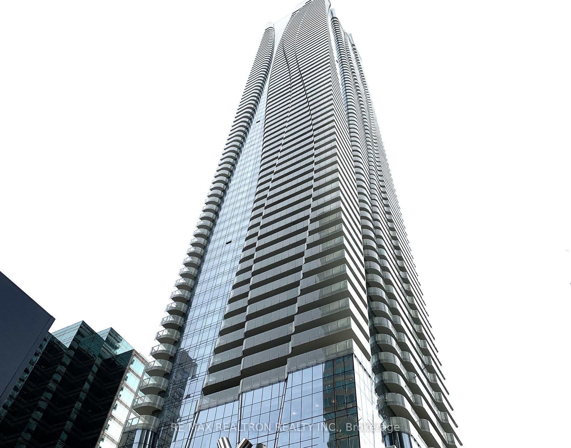 1 Bloor St E 7 Property Photo 1