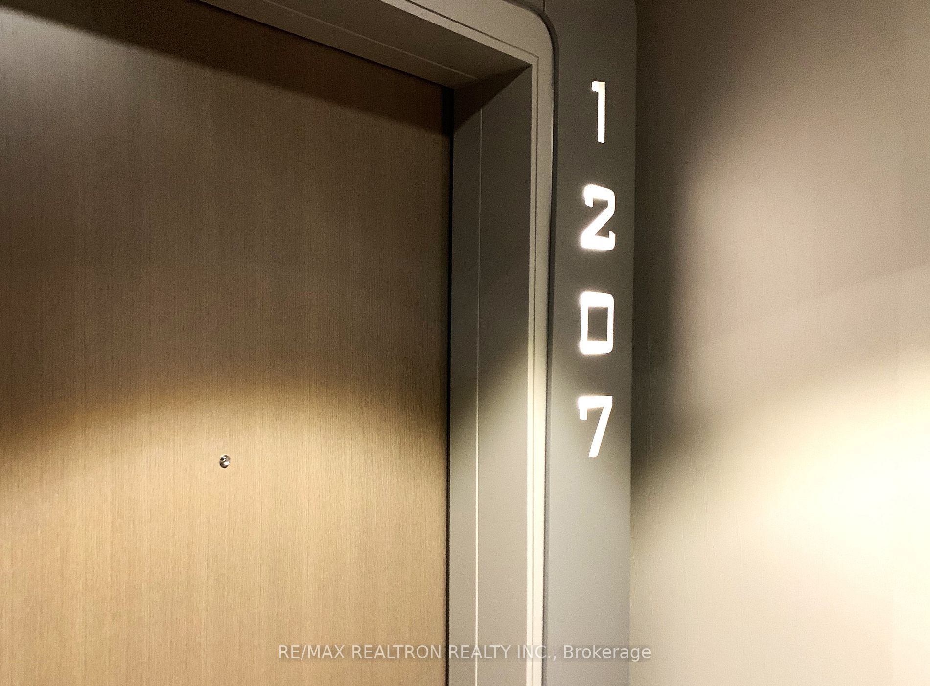 1 Bloor St E 7 Property Photo 2