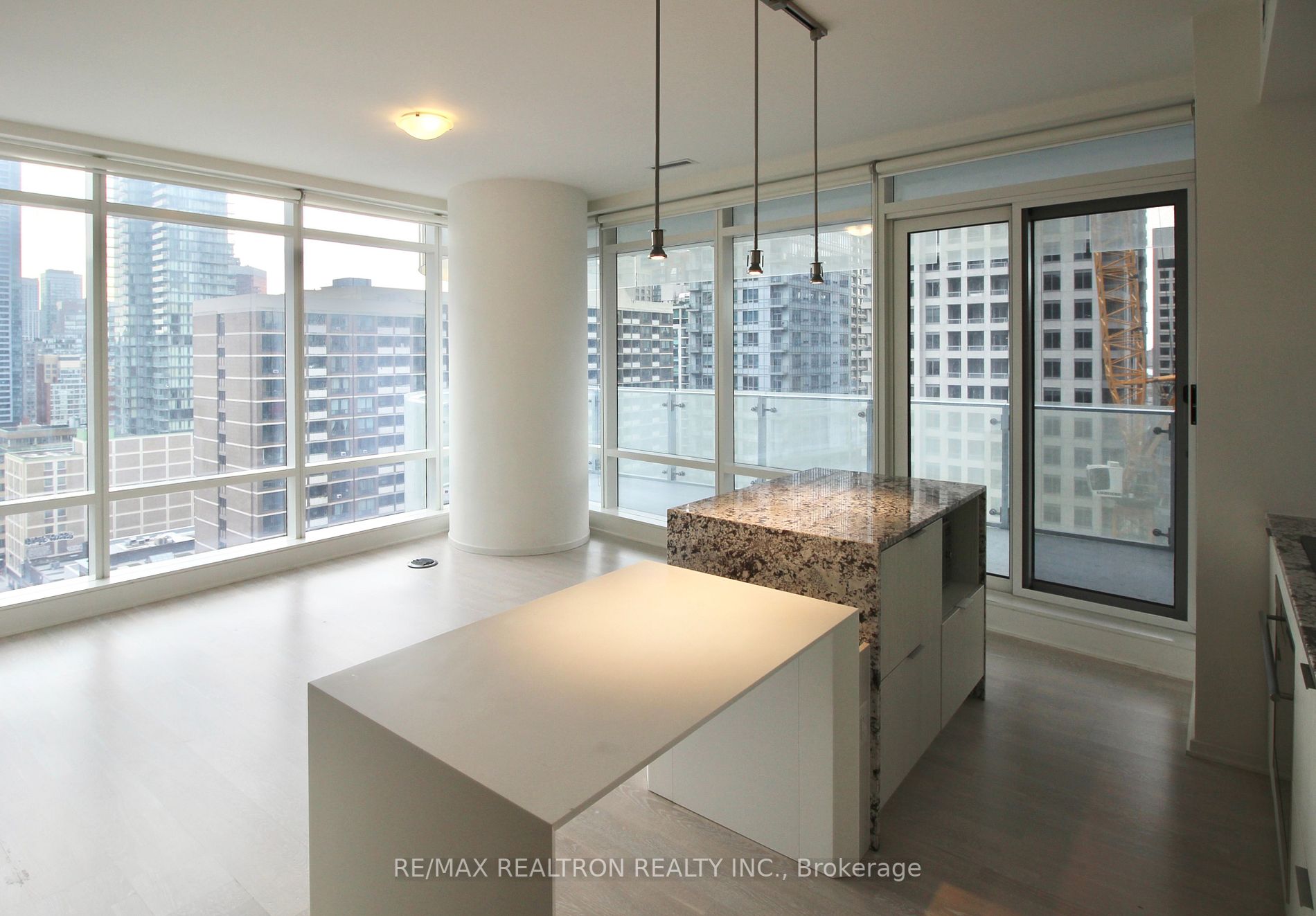 1 Bloor St E 7 Property Photo 3