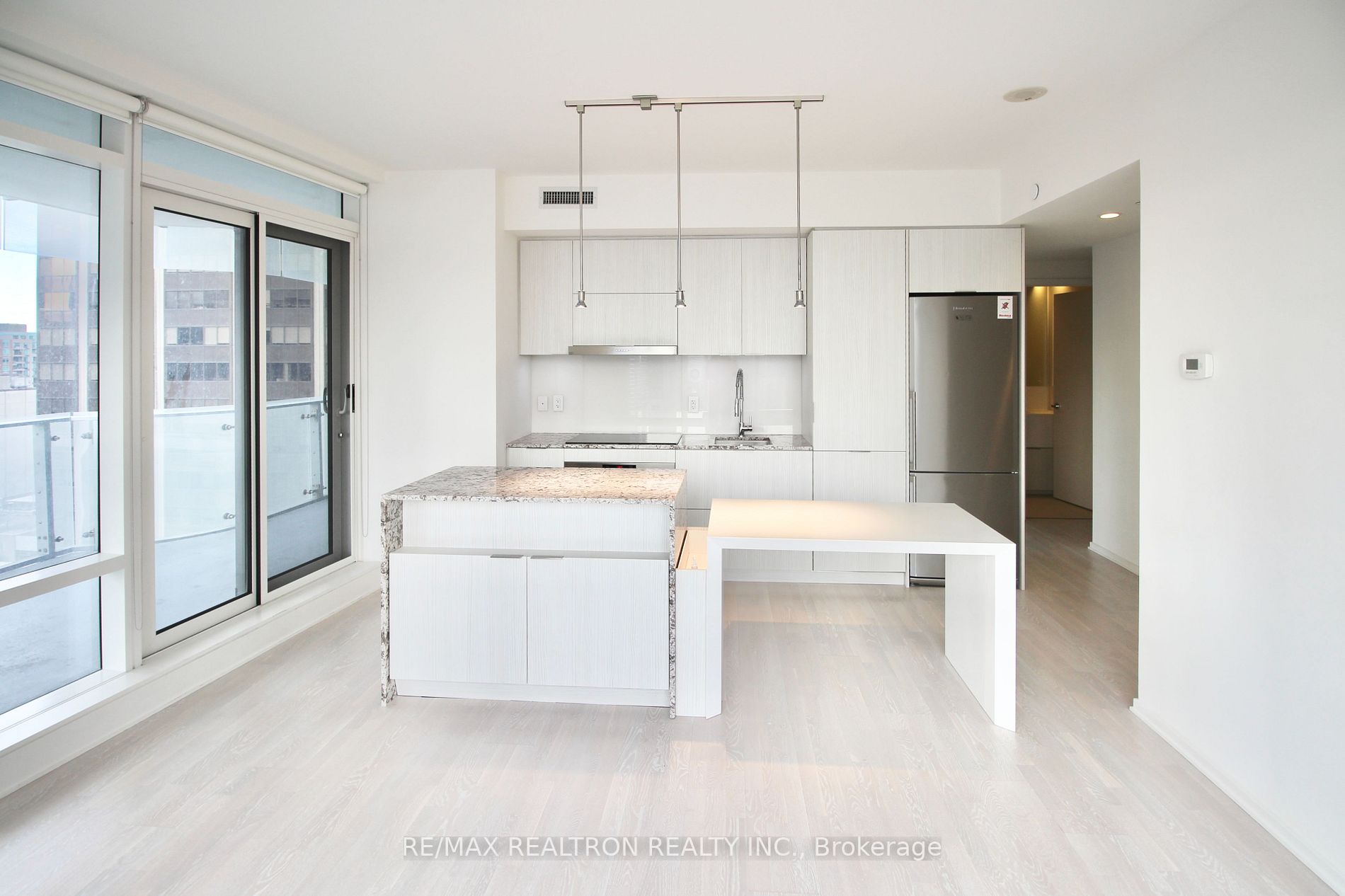 1 Bloor St E 7 Property Photo 5