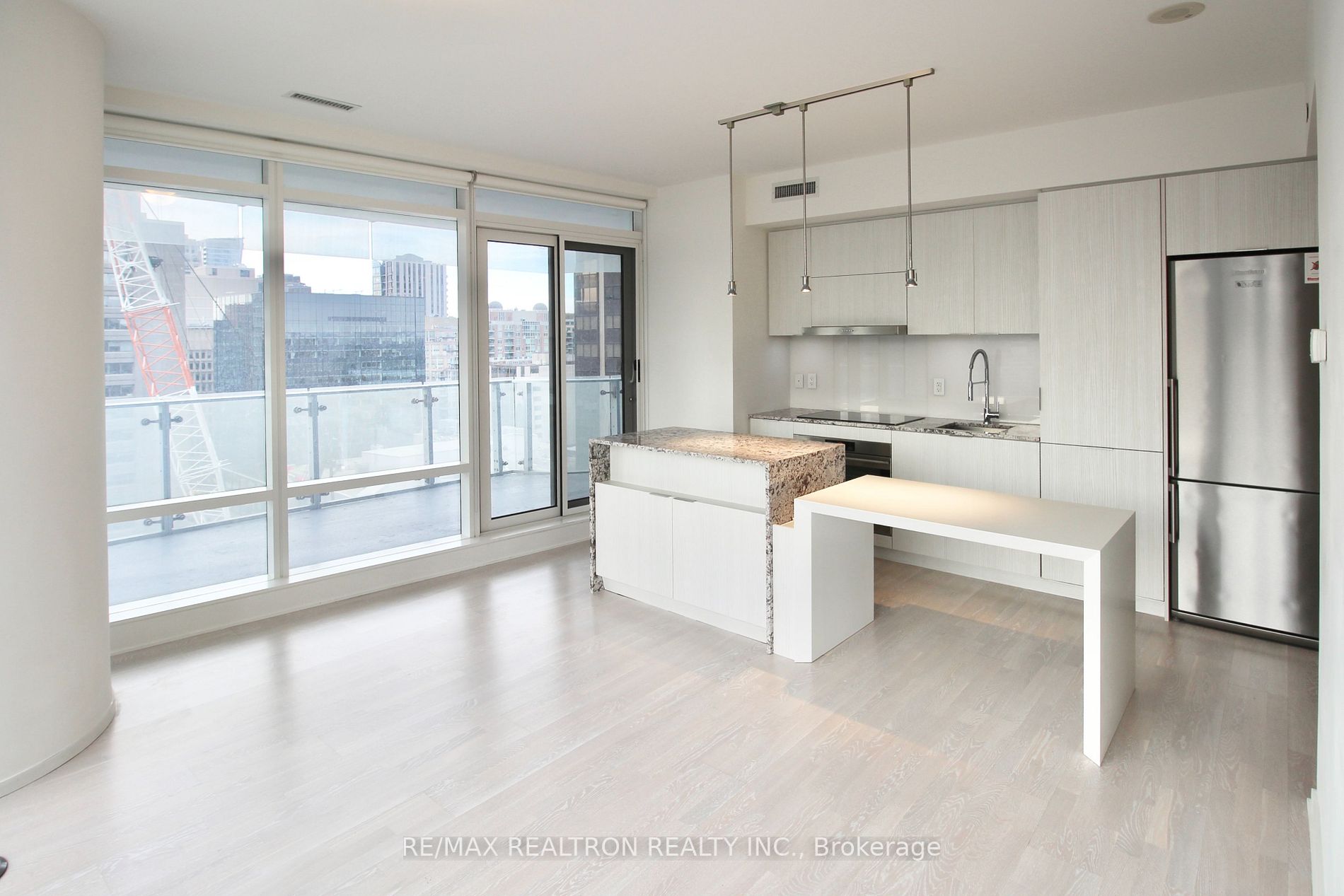 1 Bloor St E 7 Property Photo 6