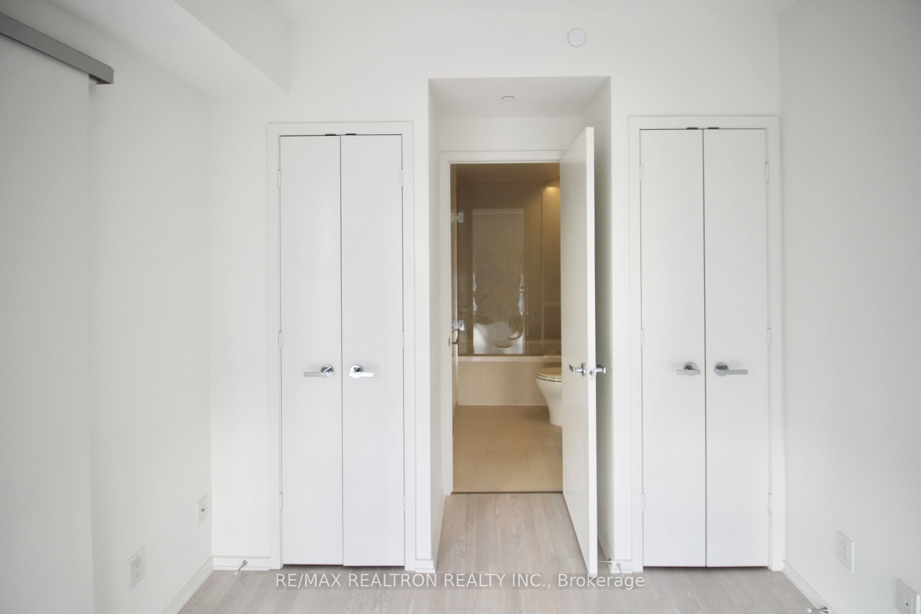 1 Bloor St E 7 Property Photo 11