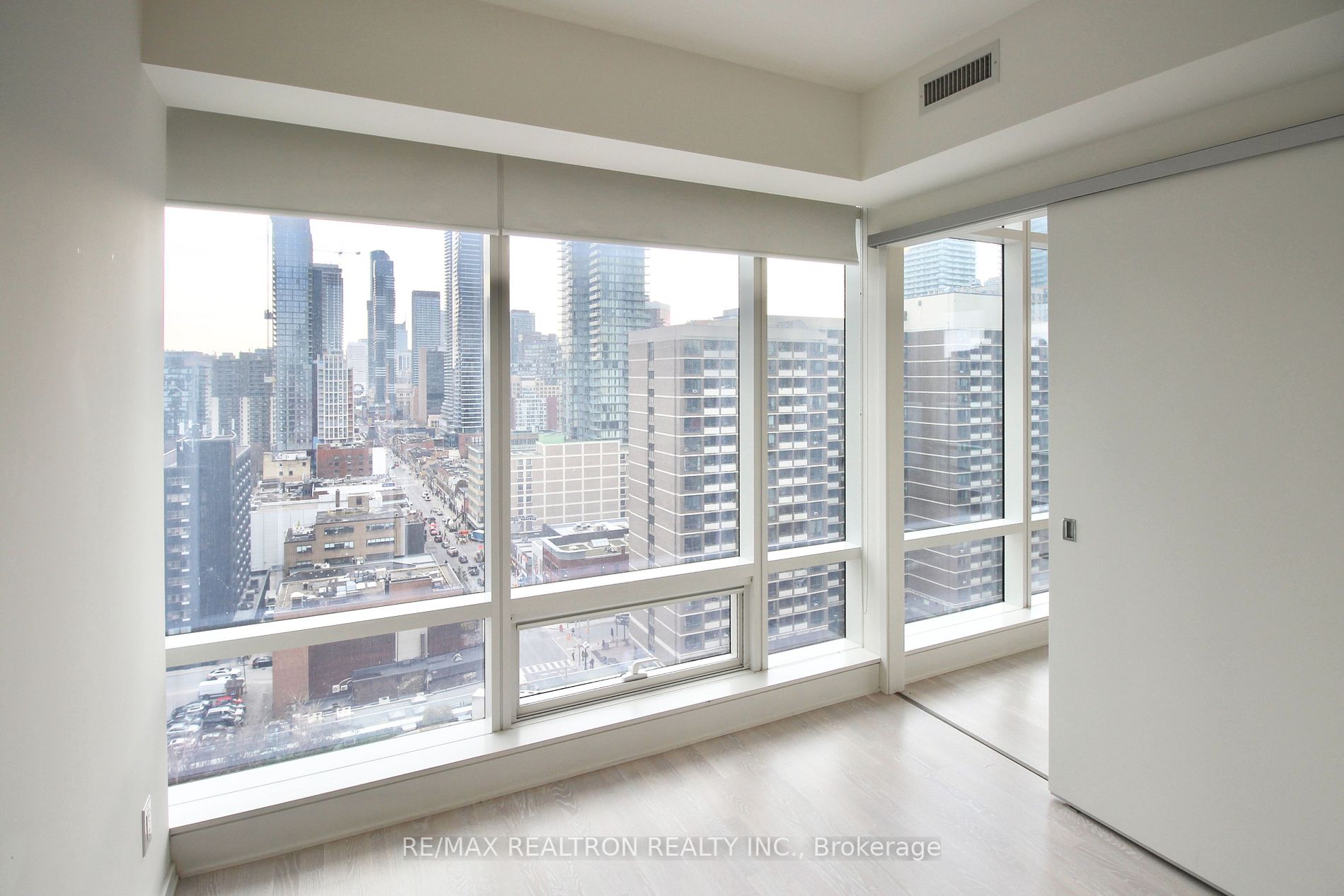 1 Bloor St E 7 Property Photo 12