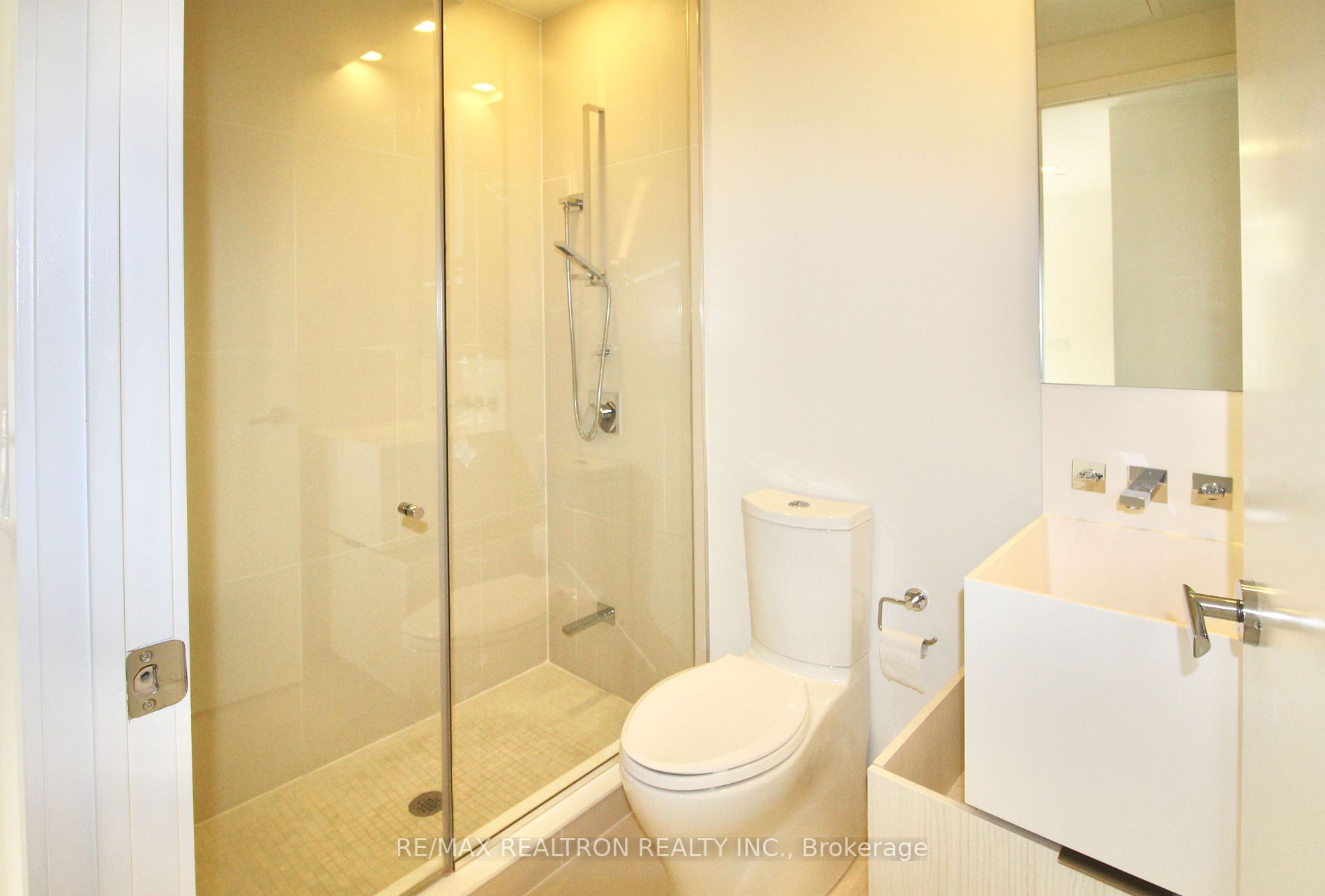 1 Bloor St E 7 Property Photo 13