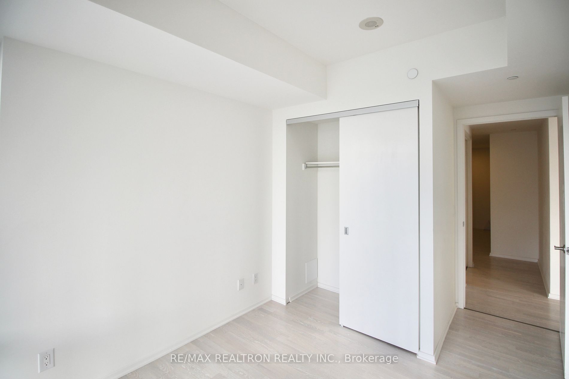 1 Bloor St E 7 Property Photo 15