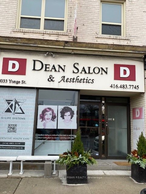 2033 Yonge St Property Photo 1