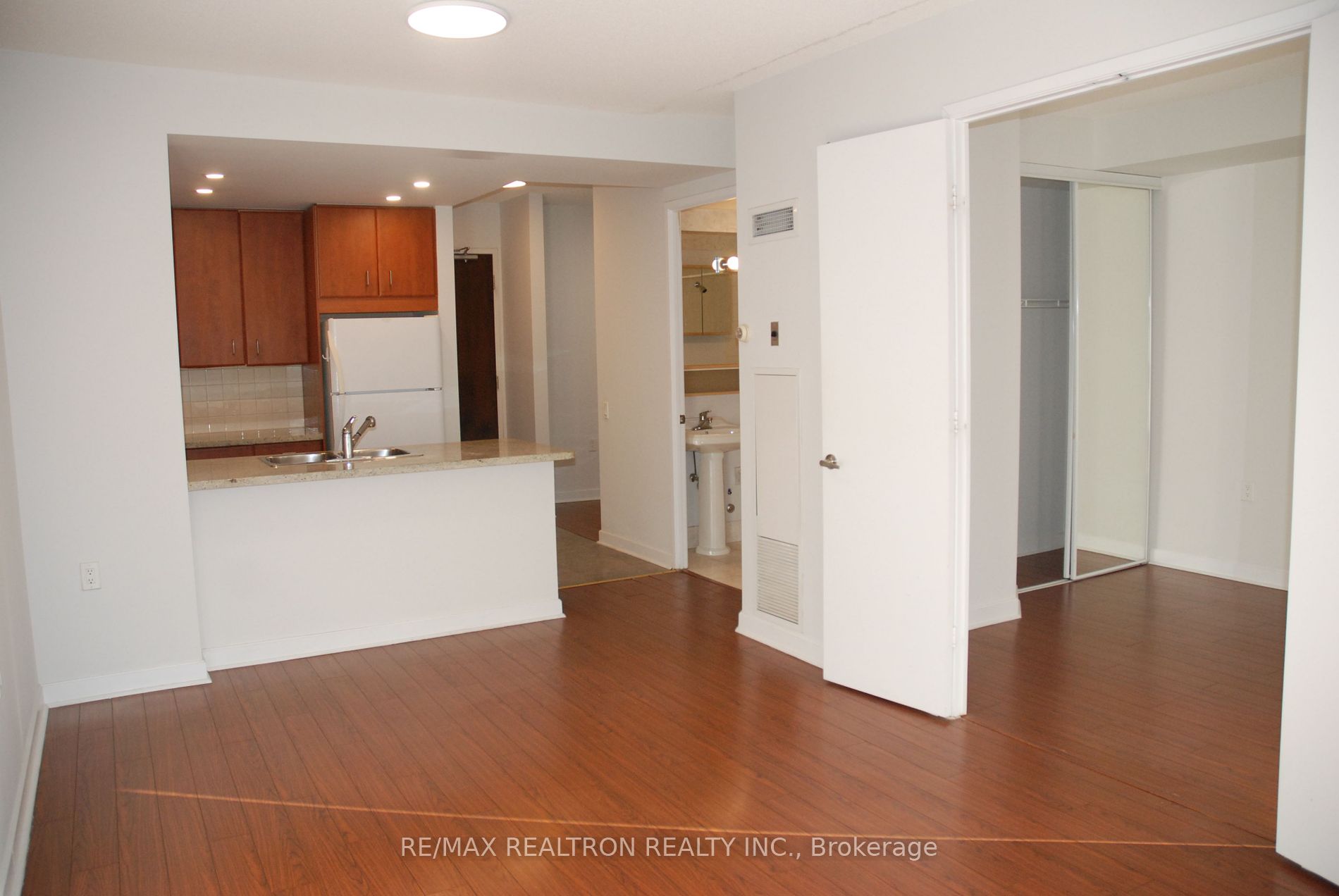 85 Bloor St E 13 Property Photo 1