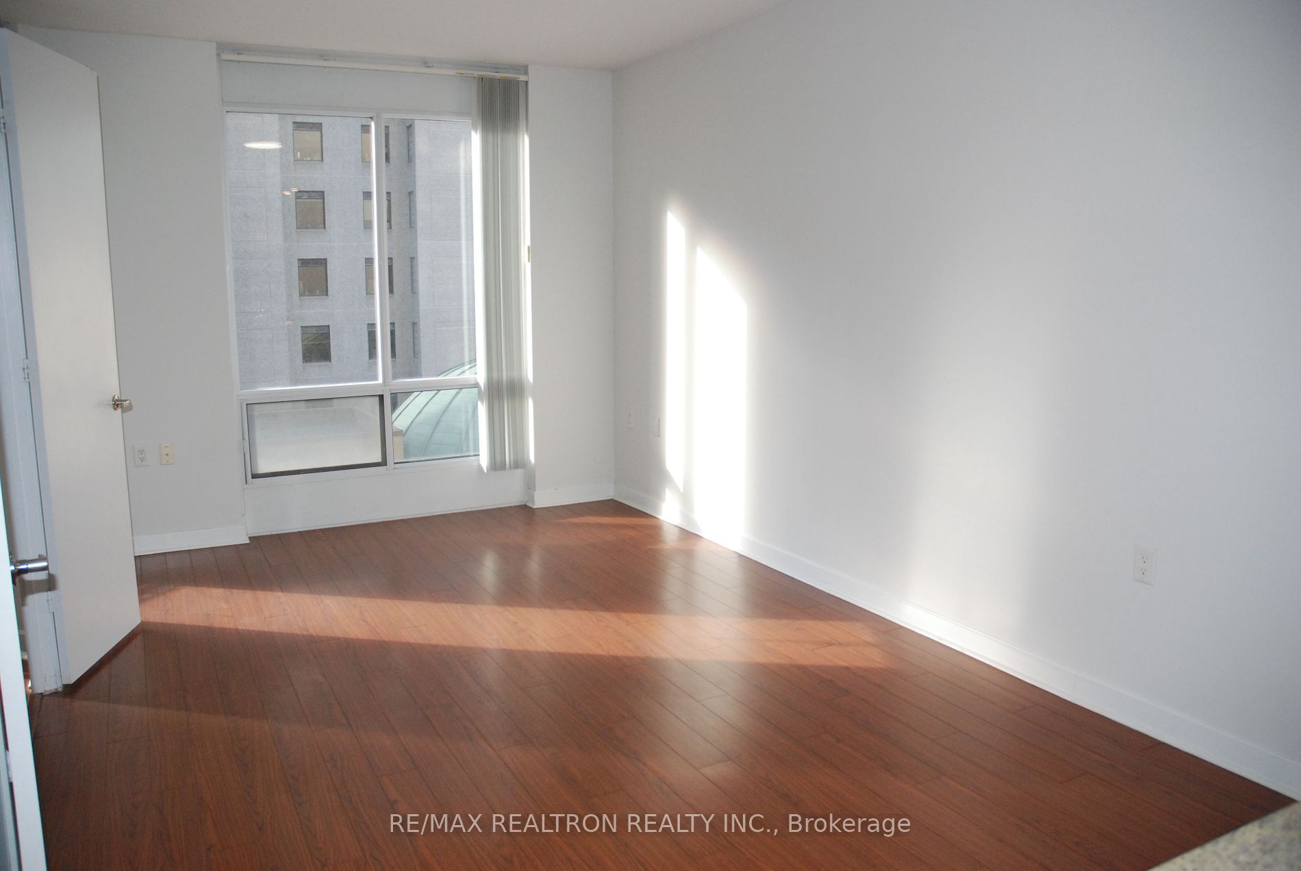85 Bloor St E 13 Property Photo 4