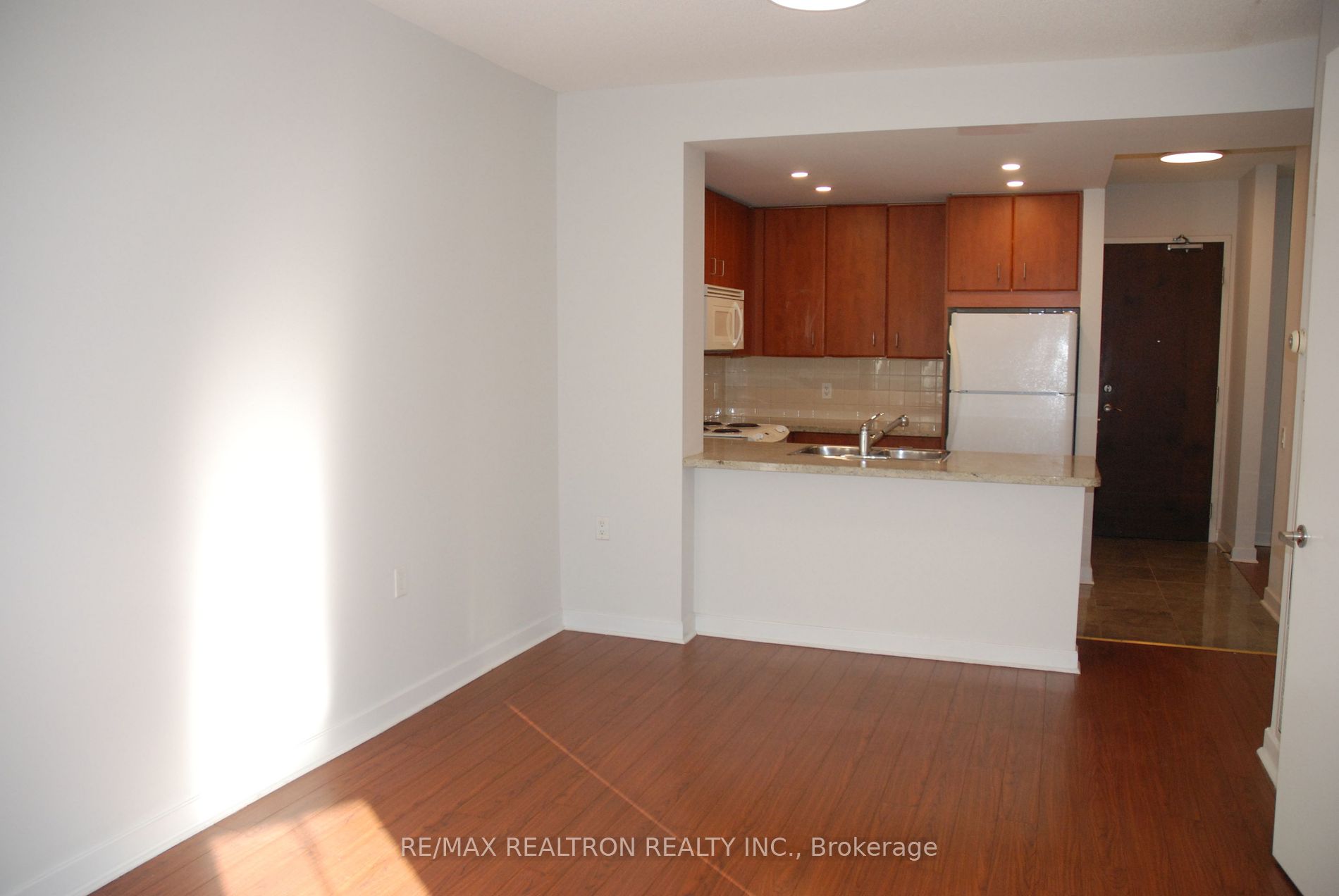 85 Bloor St E 13 Property Photo 5