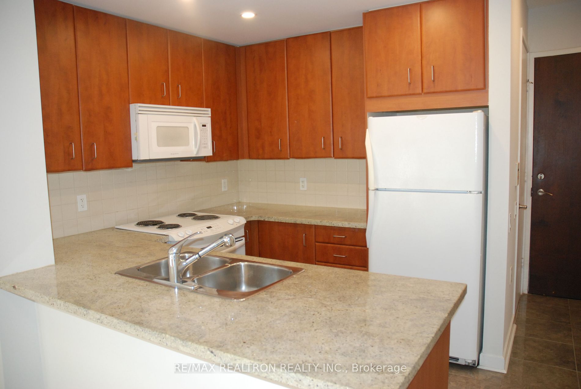 85 Bloor St E 13 Property Photo 7