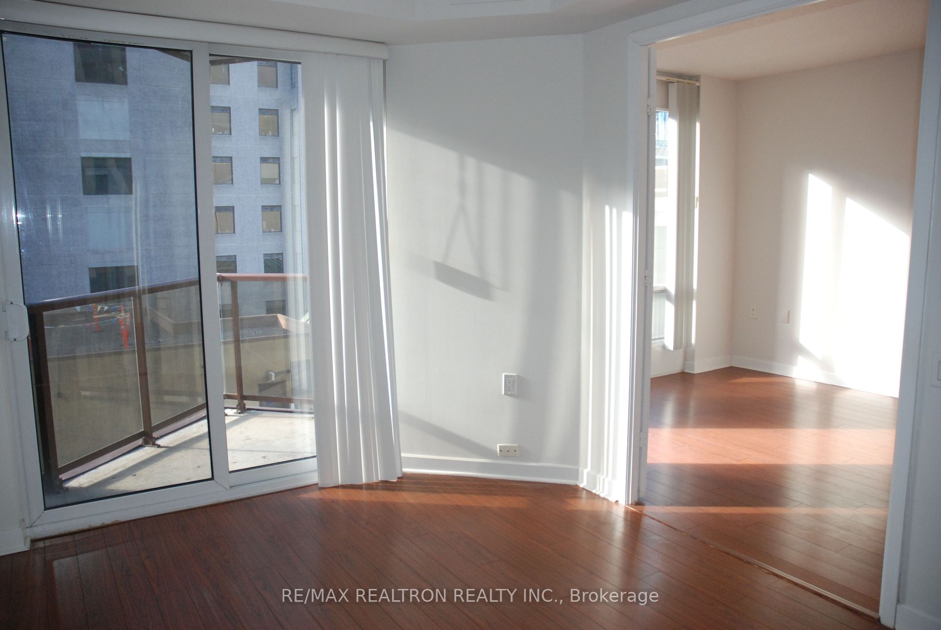 85 Bloor St E 13 Property Photo 11