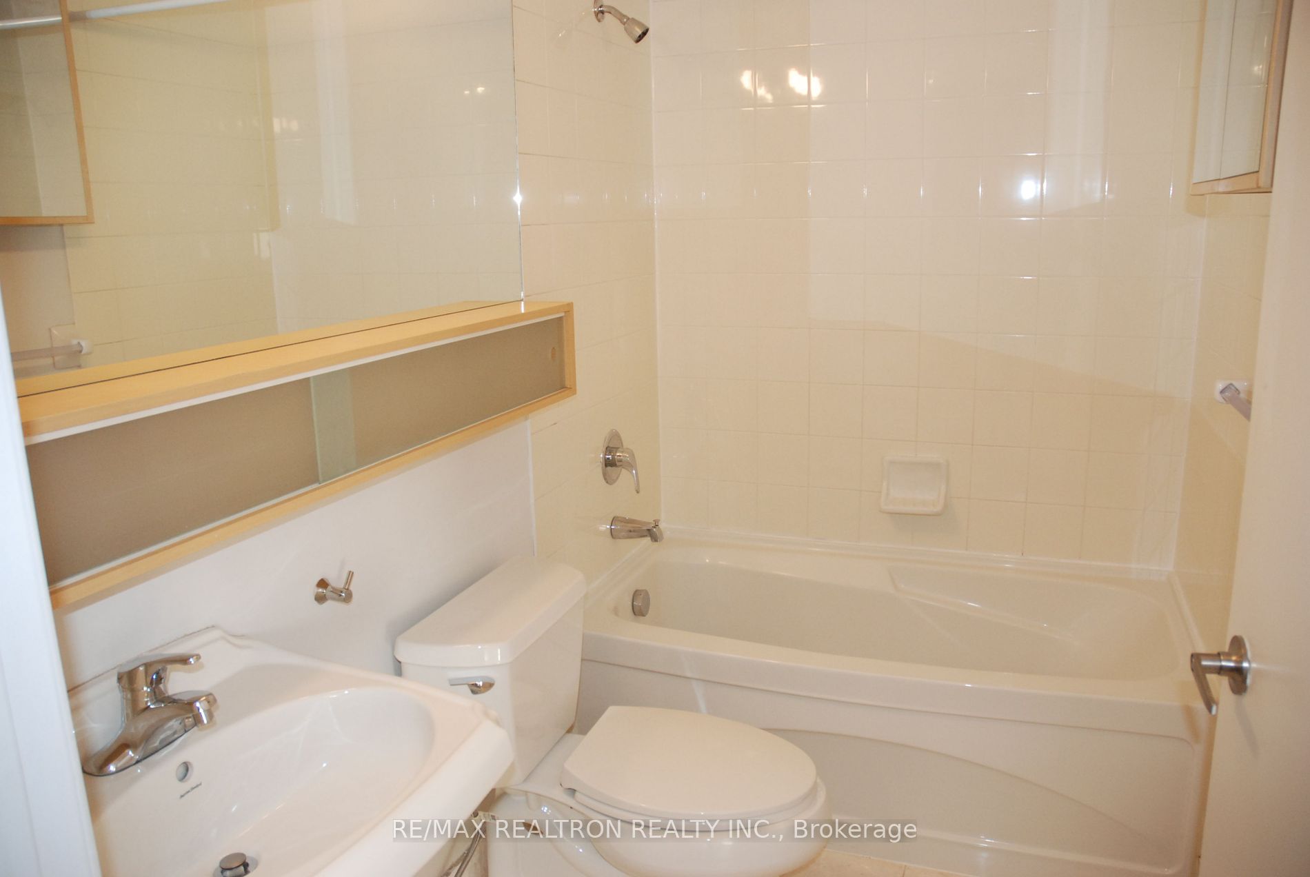85 Bloor St E 13 Property Photo 13