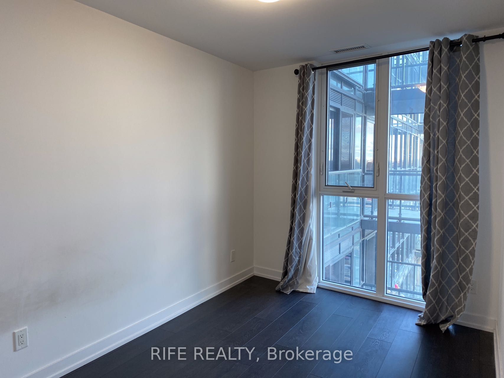 125 Redpath Ave Property Photo 2